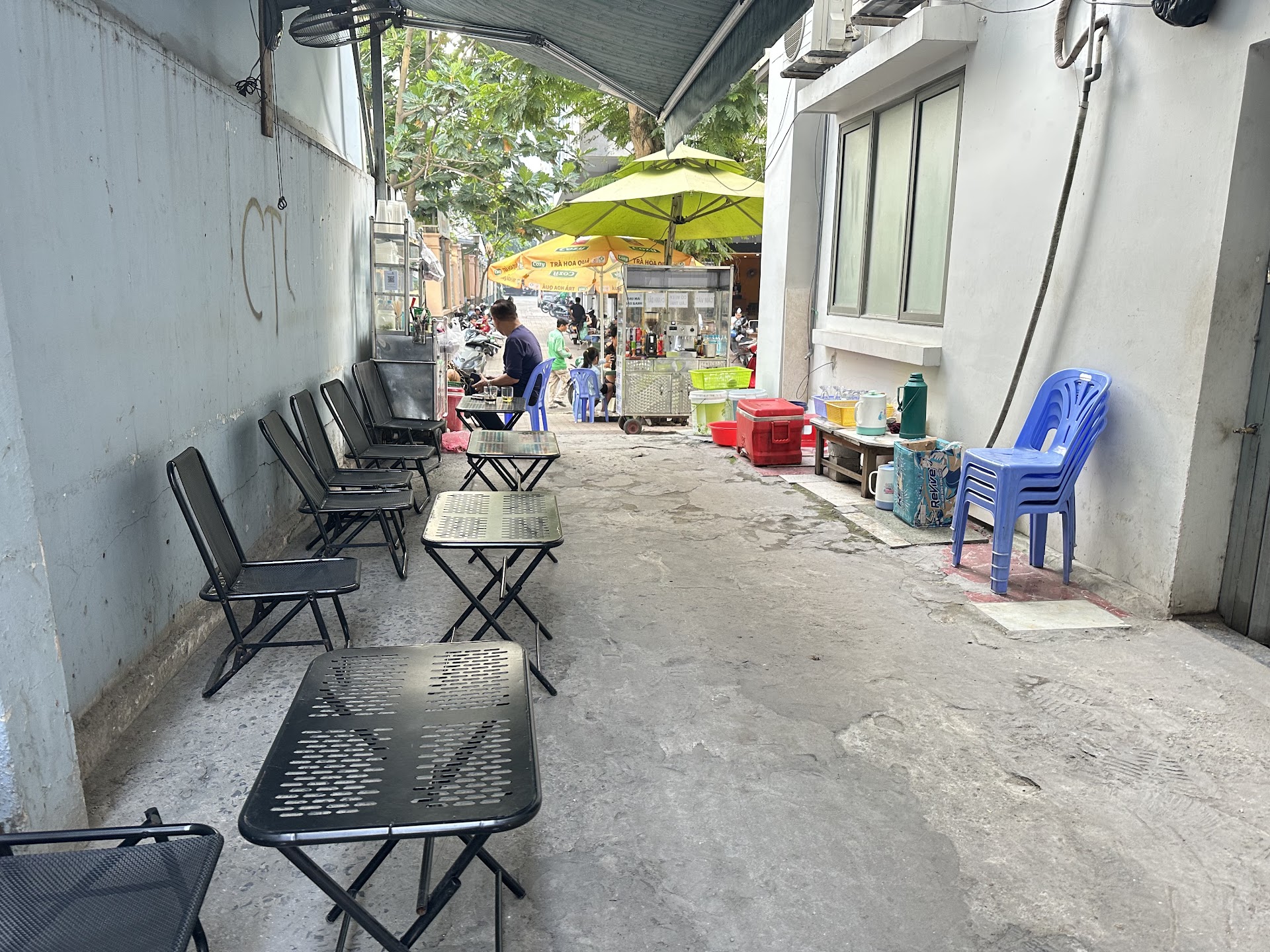 CÀ PHÊ BỐ GIÀ XÌ TIN