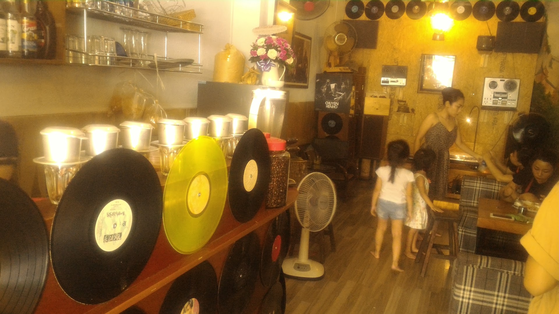 CAFE Sài Gòn ĐĨA THAN