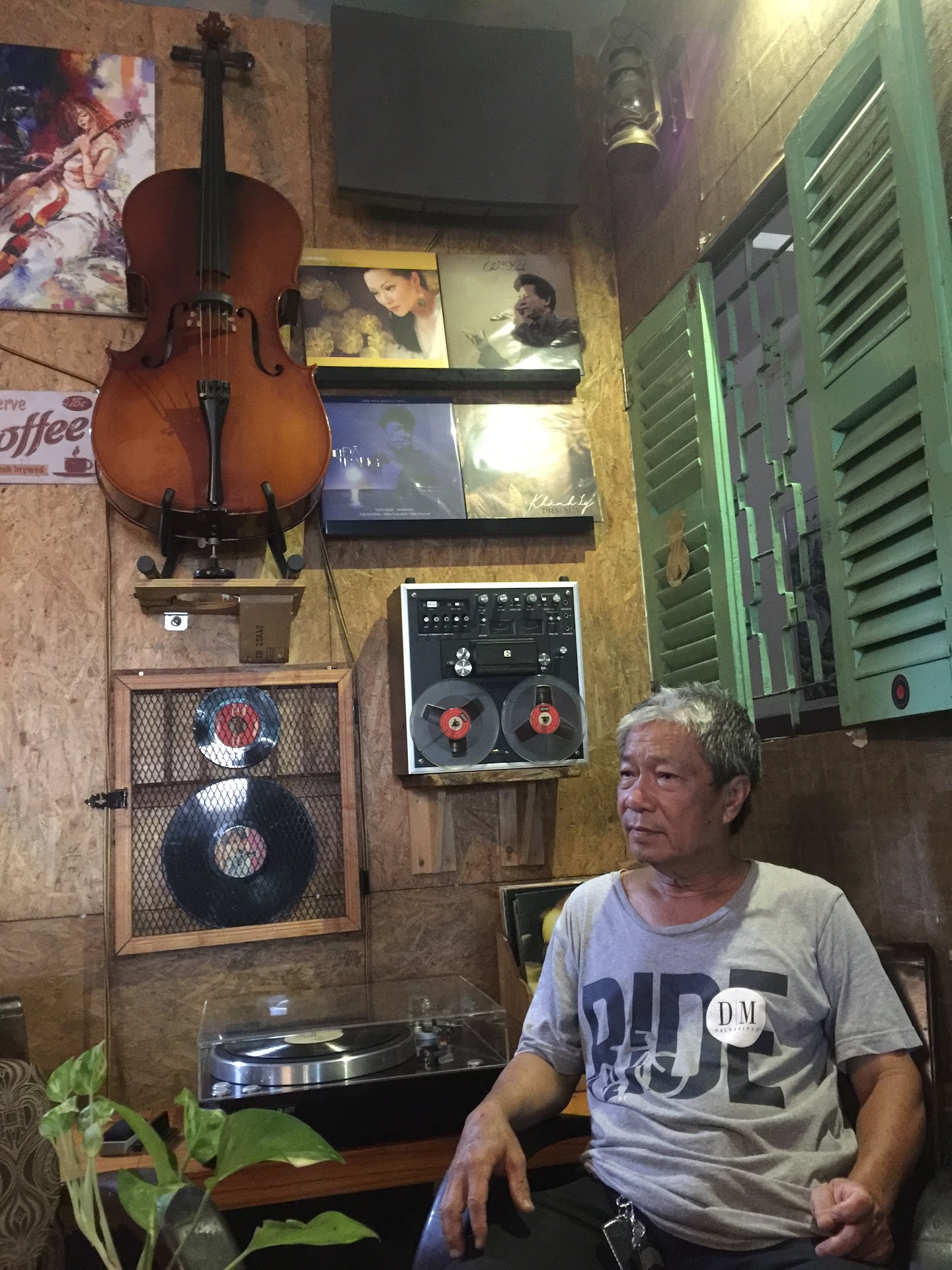 CAFE Sài Gòn ĐĨA THAN