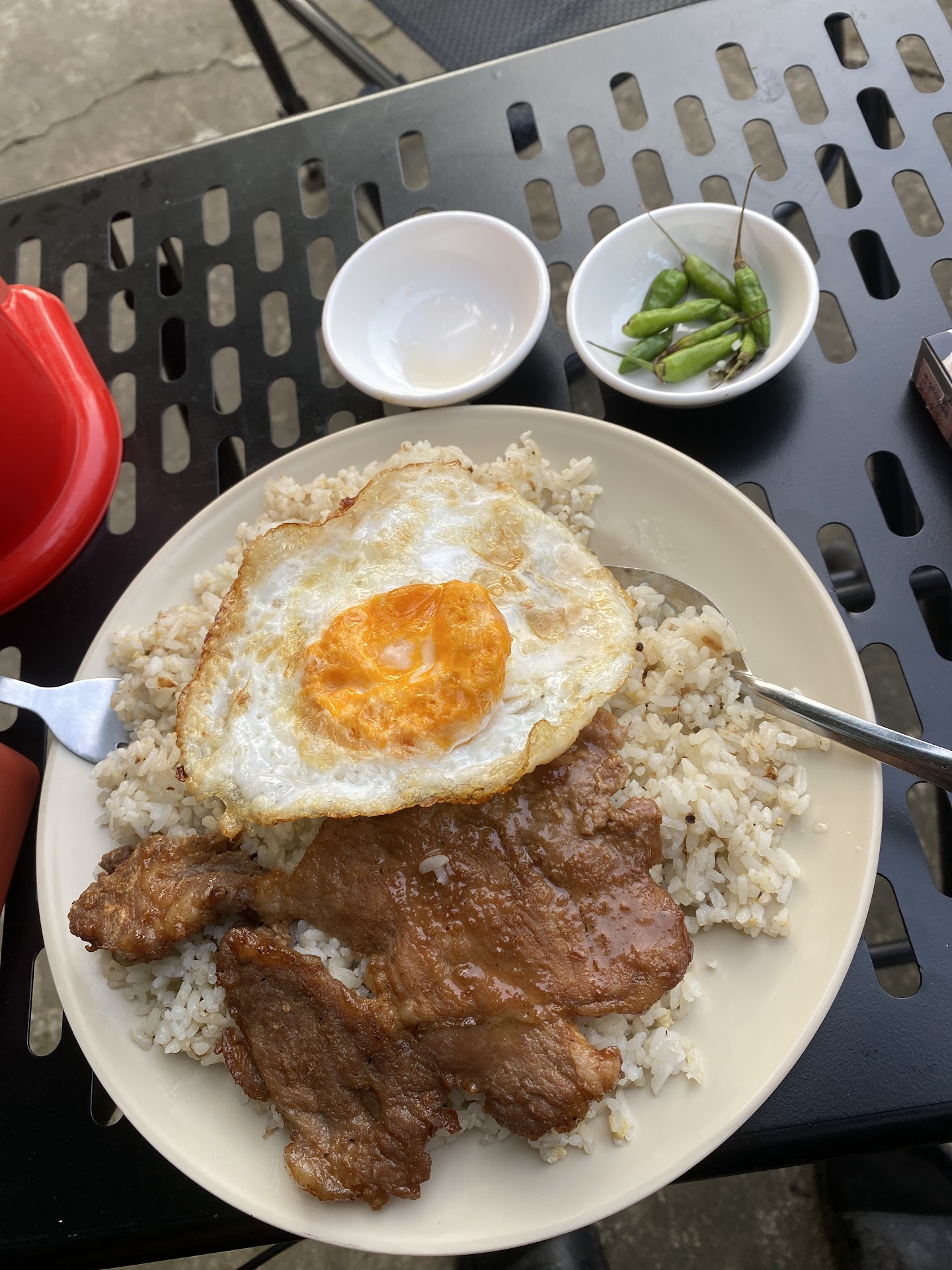 Cà phê võng sạc xe máy điện