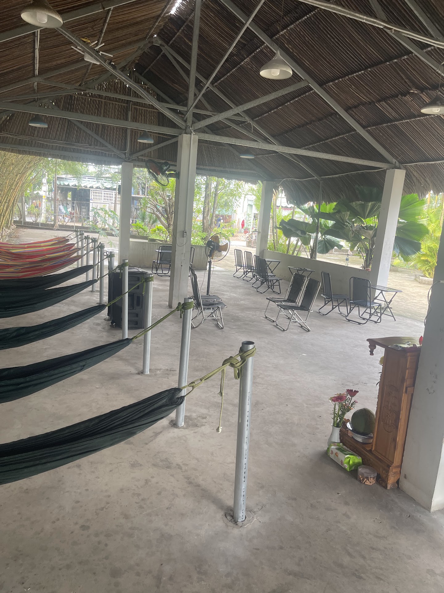 Cà phê võng sạc xe máy điện