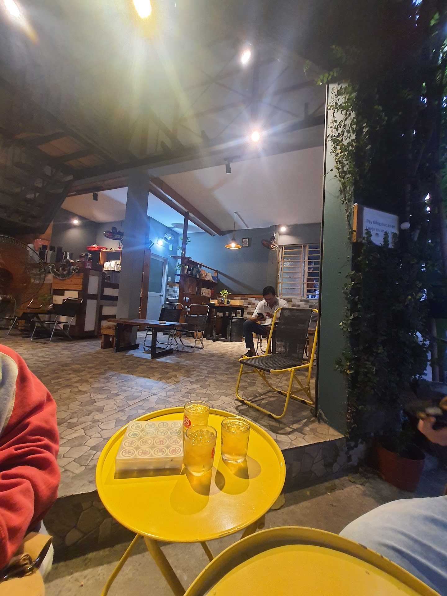 Hiên Nắng Cà phê