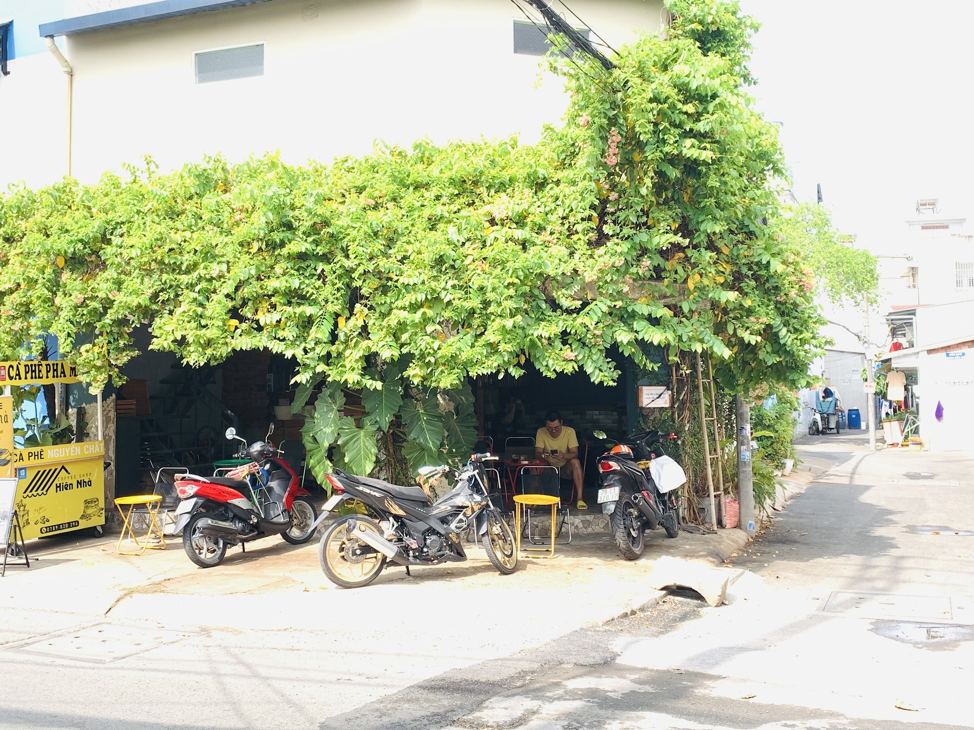 Hiên Nắng Cà phê