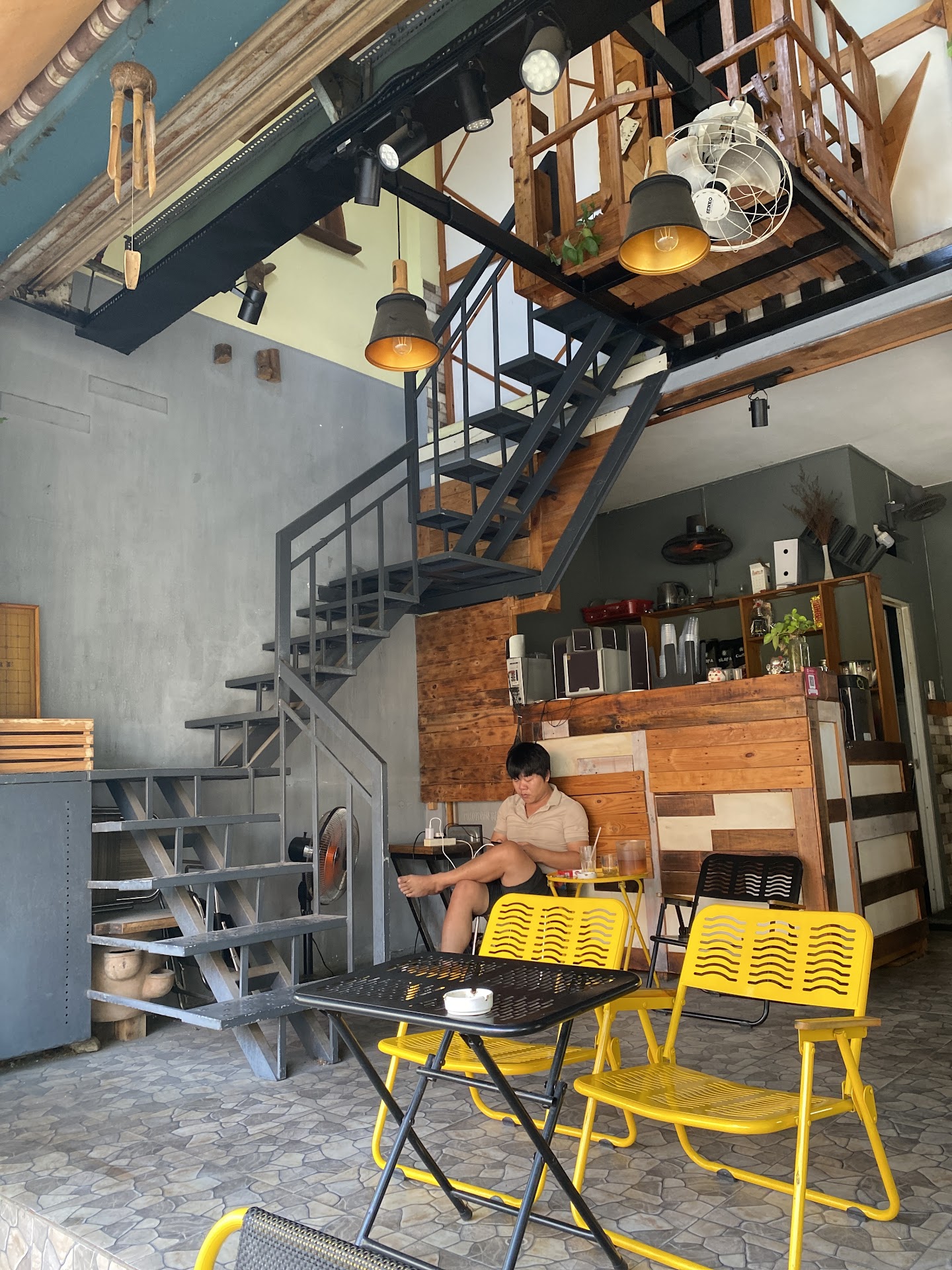 Hiên Nắng Cà phê