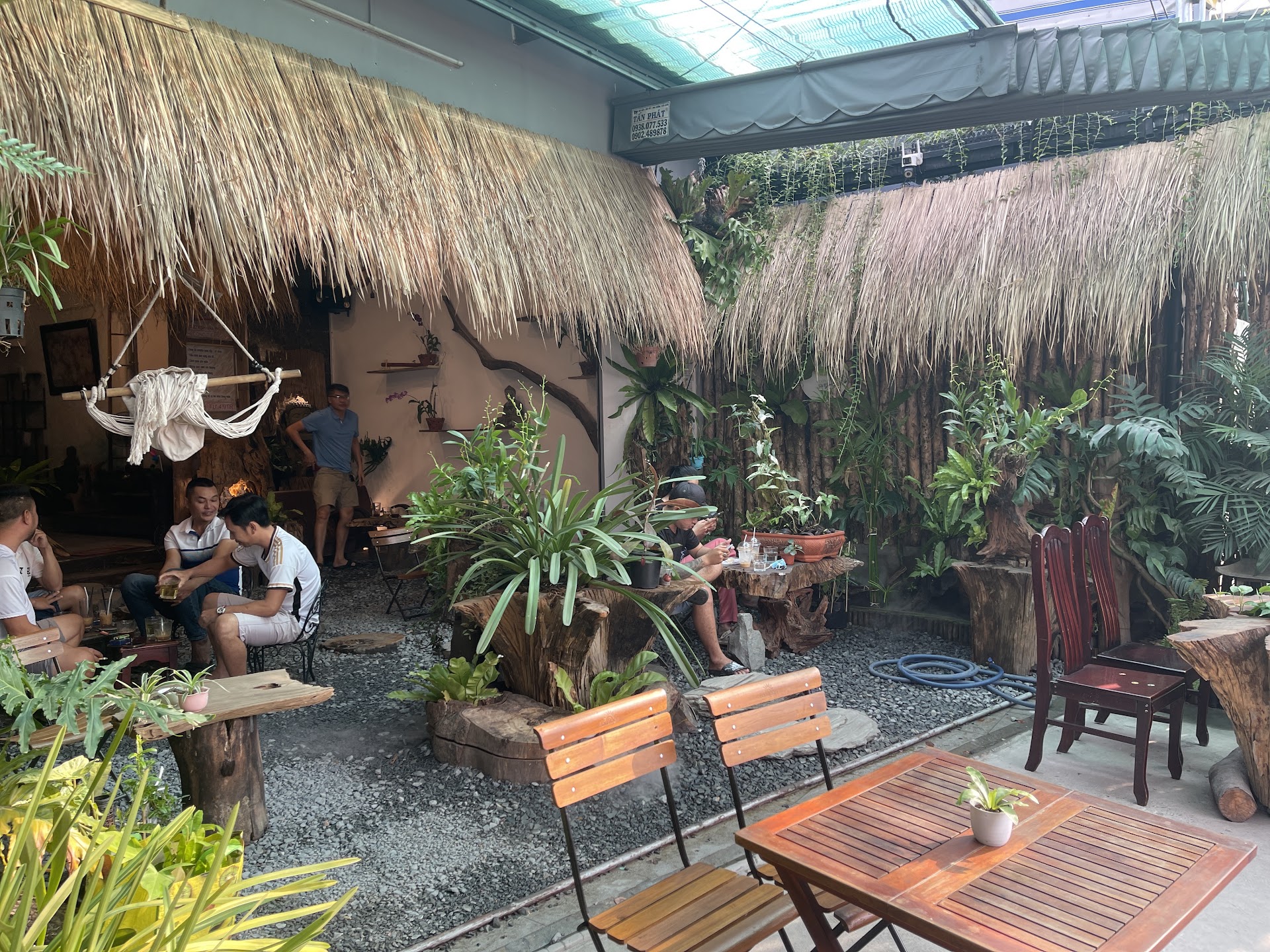 Cà phê Góc Xinh - nơi trao tặng cây giống VƯỜN XINH SÀI GÒN