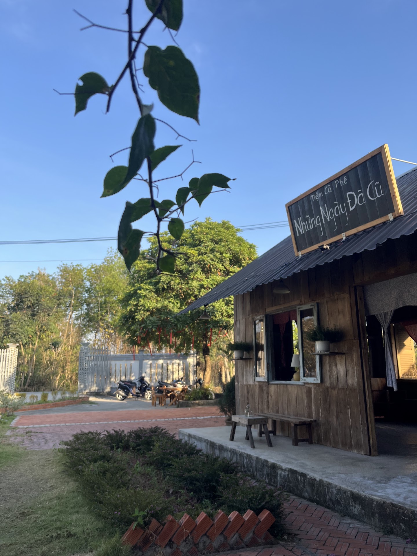 Tiệm Cà Phê Những Ngày Đã Cũ