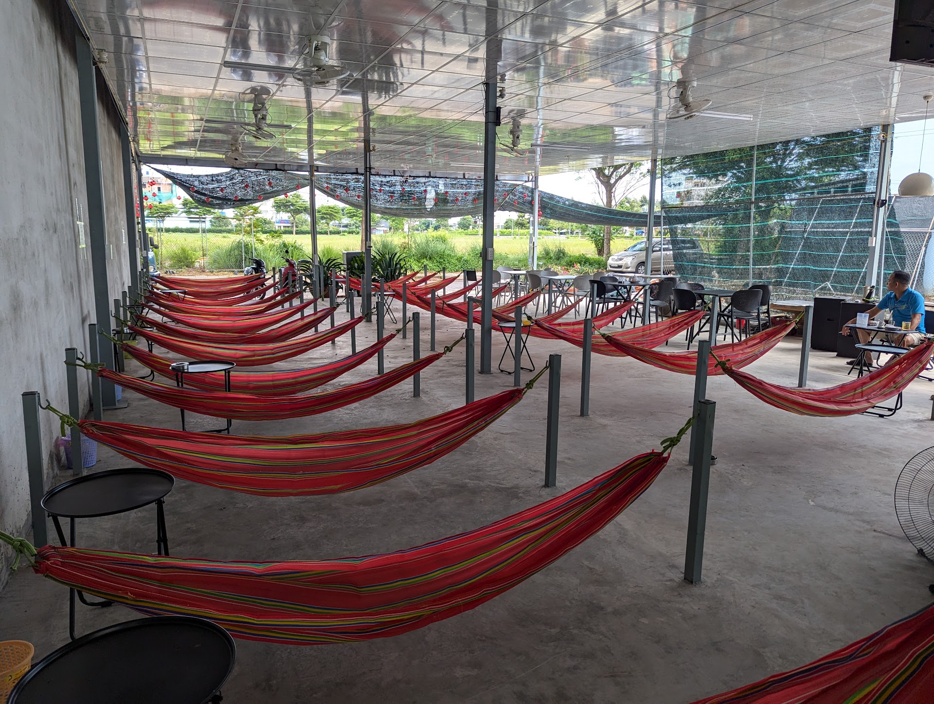 Cafe Võng Hoa Mai Quán