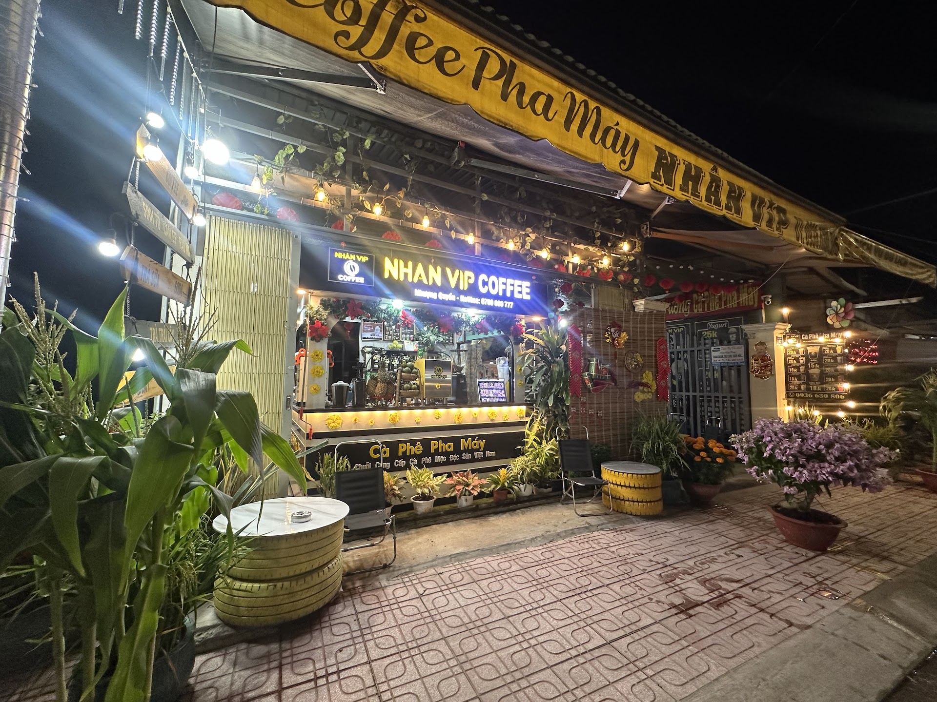 NHÂNVIP COFFEE - Chuỗi Cà Phê Pha Máy