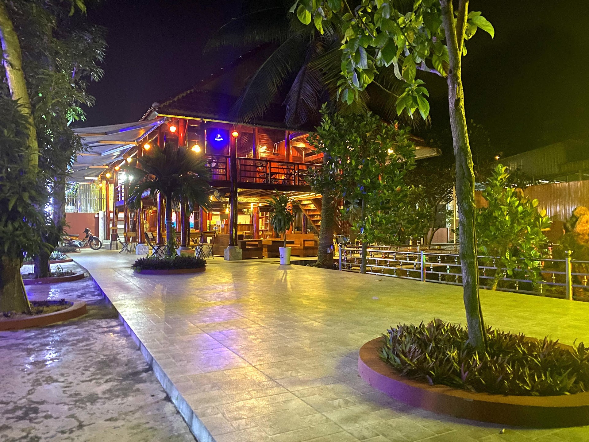 CAFE NHÀ SÀN & CÂU CÁ GIẢI TRÍ