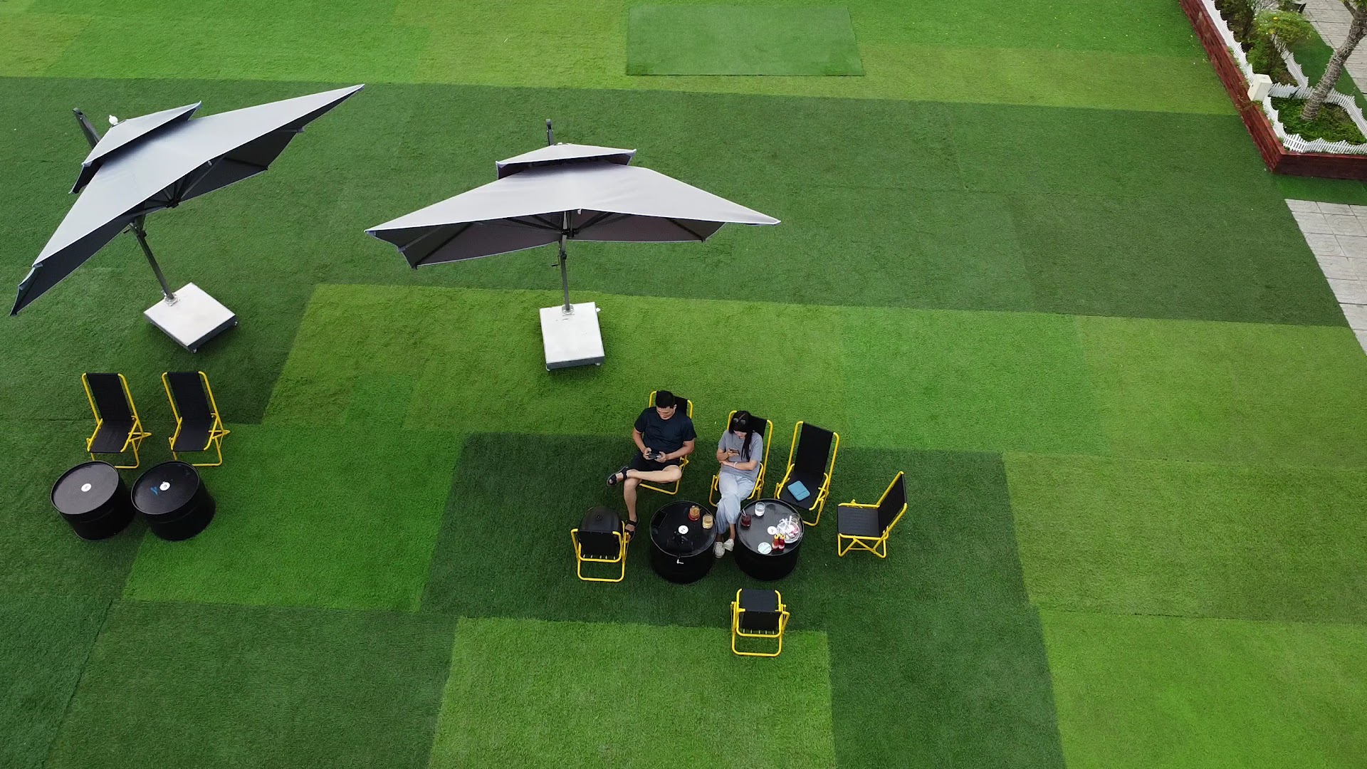 Cafe sân vườn Ao Sen