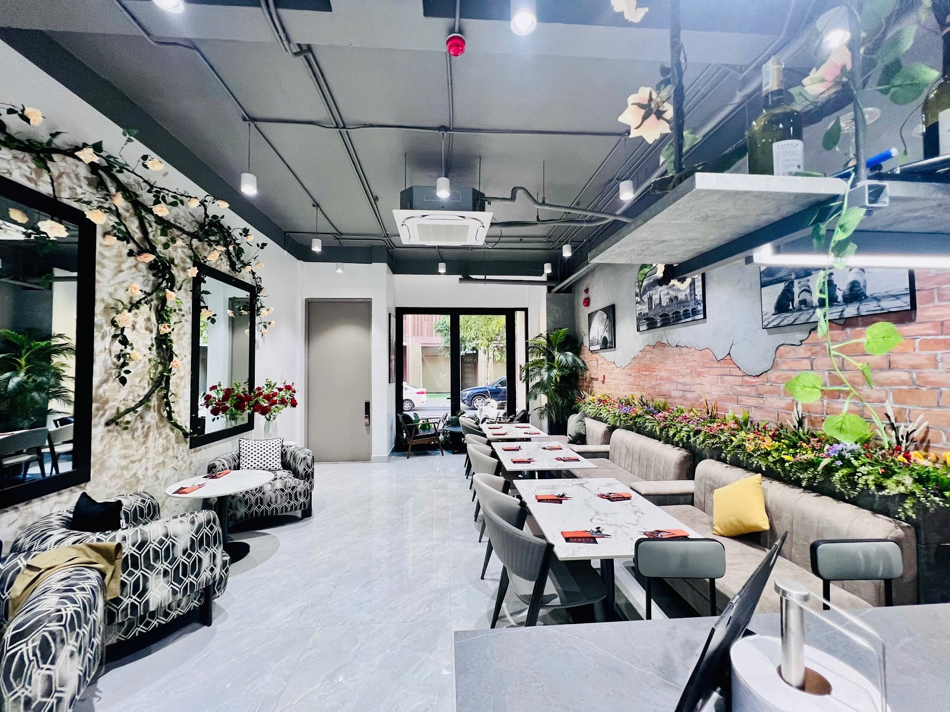 The London Stop coffee and bistro