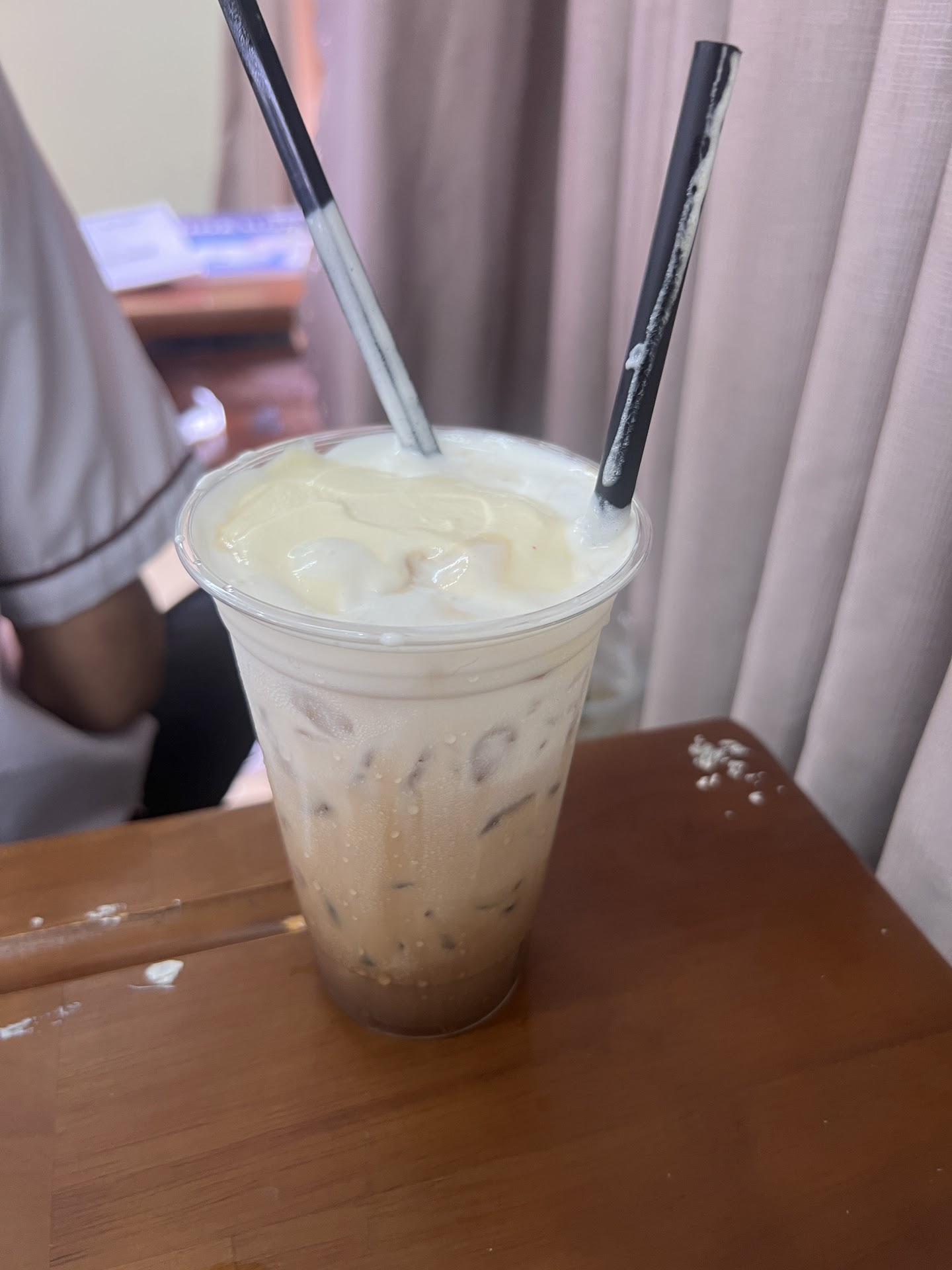 Tiệm trà ven đường