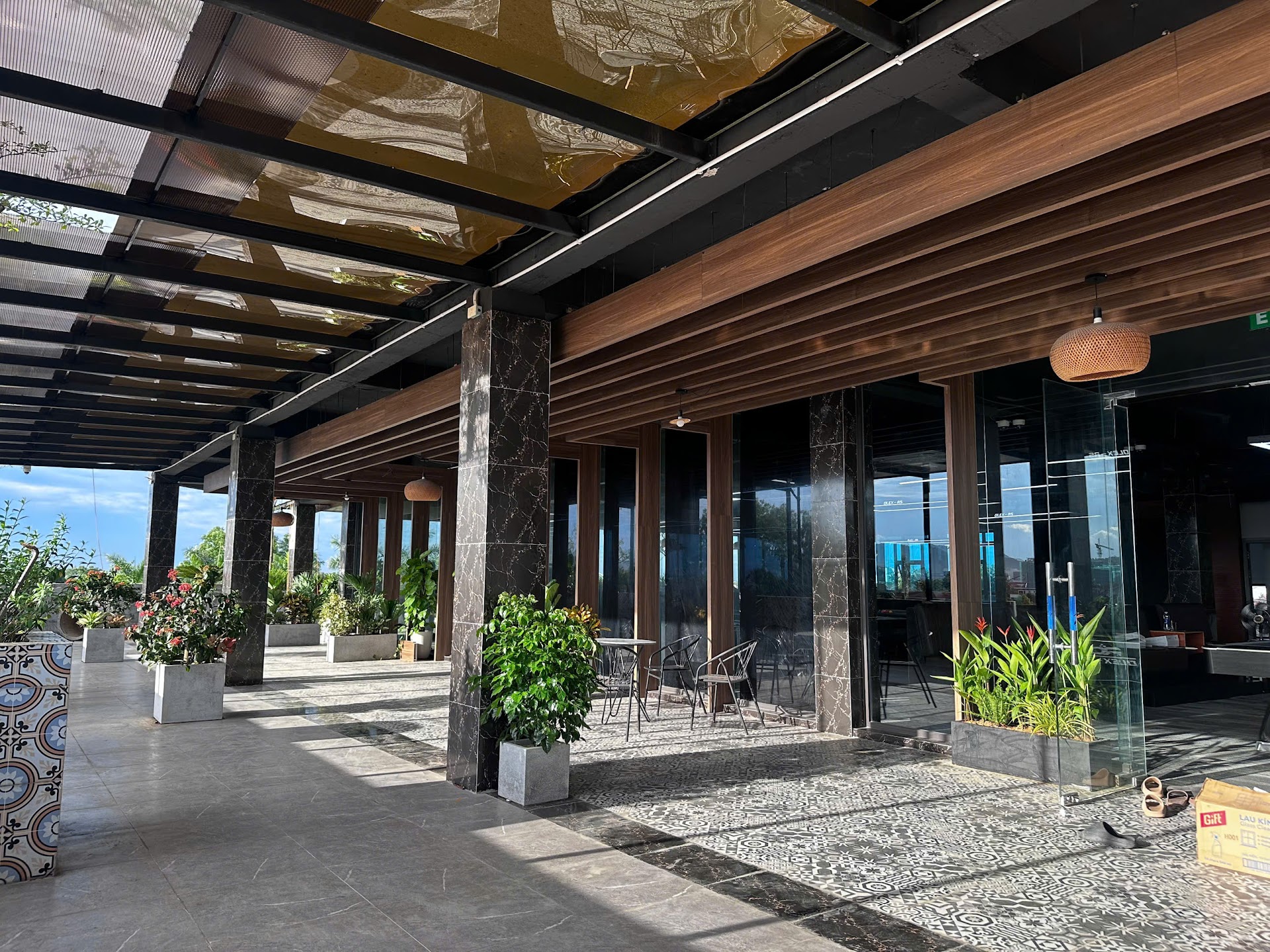 Tplus - Billiards & Coffee