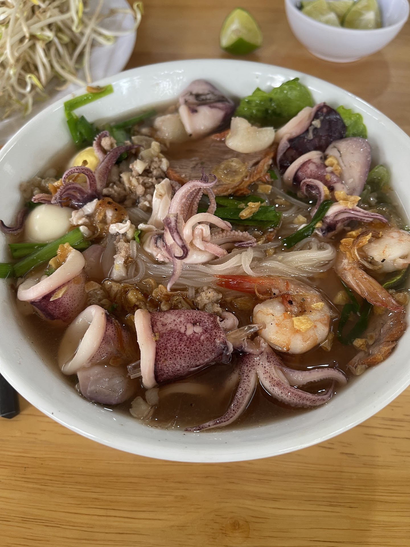 Quán Phượng (cơm sườn, hủ tíu mực