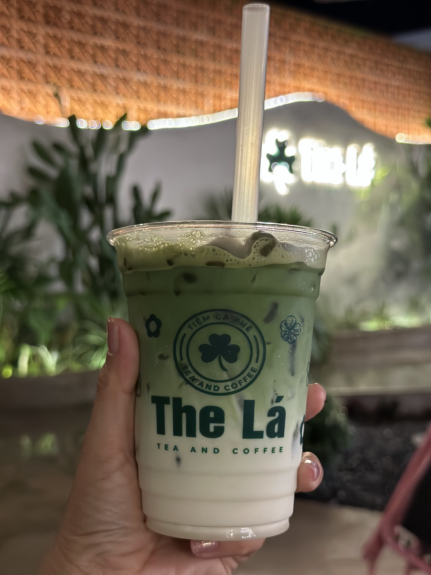 Tiệm Cà Phê - Hồ Bơi The Lá