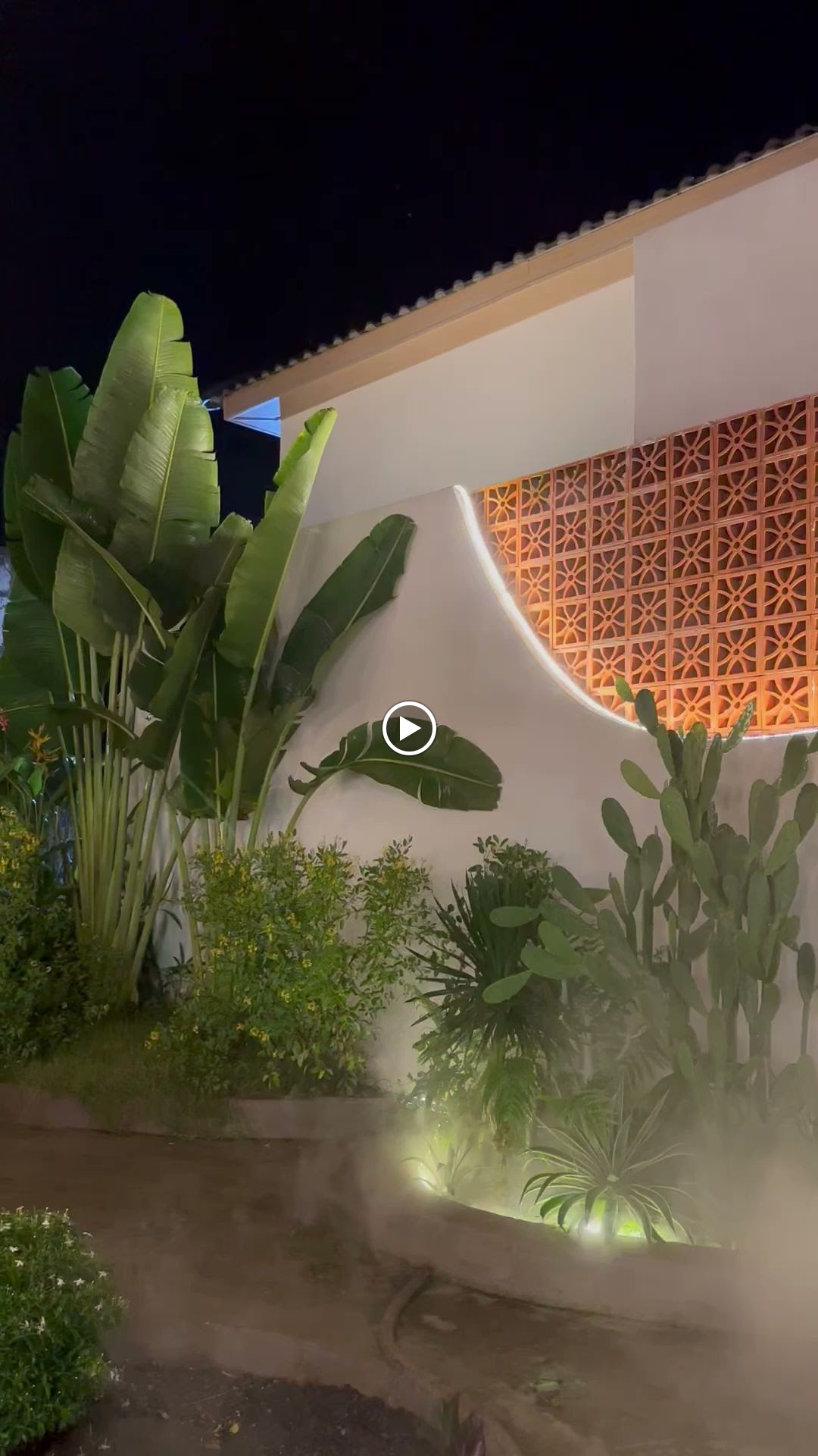 Tiệm Cà Phê - Hồ Bơi The Lá