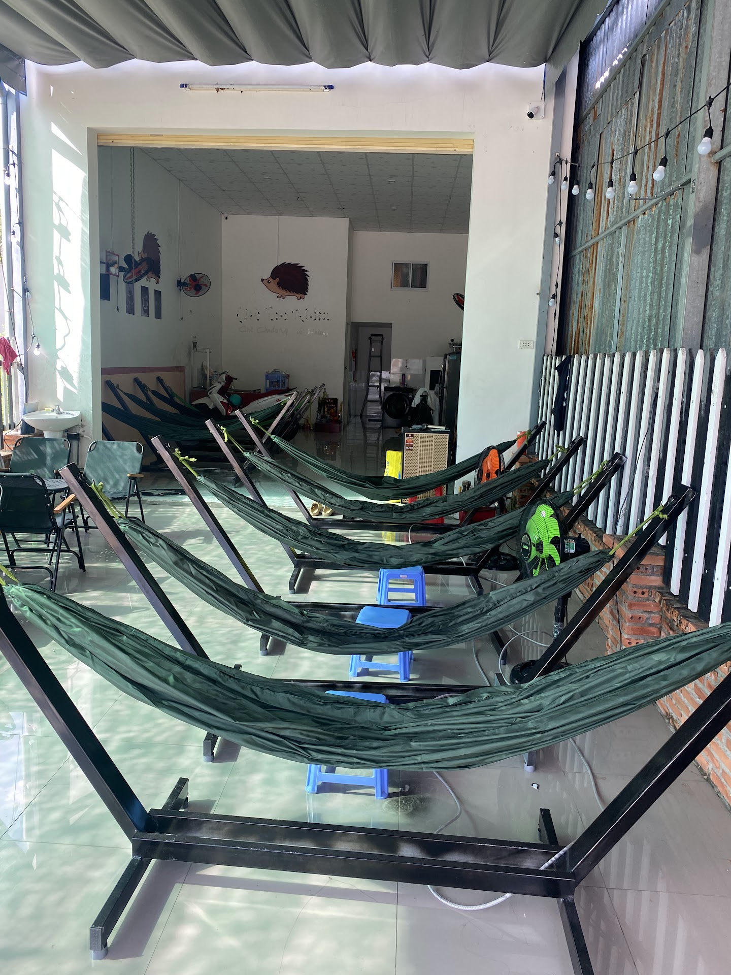 Cà phê võng kim anh và Taxi Trần Hải