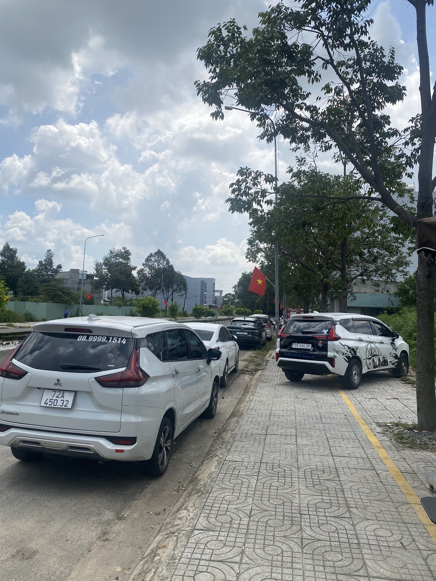 Cà phê võng kim anh và Taxi Trần Hải