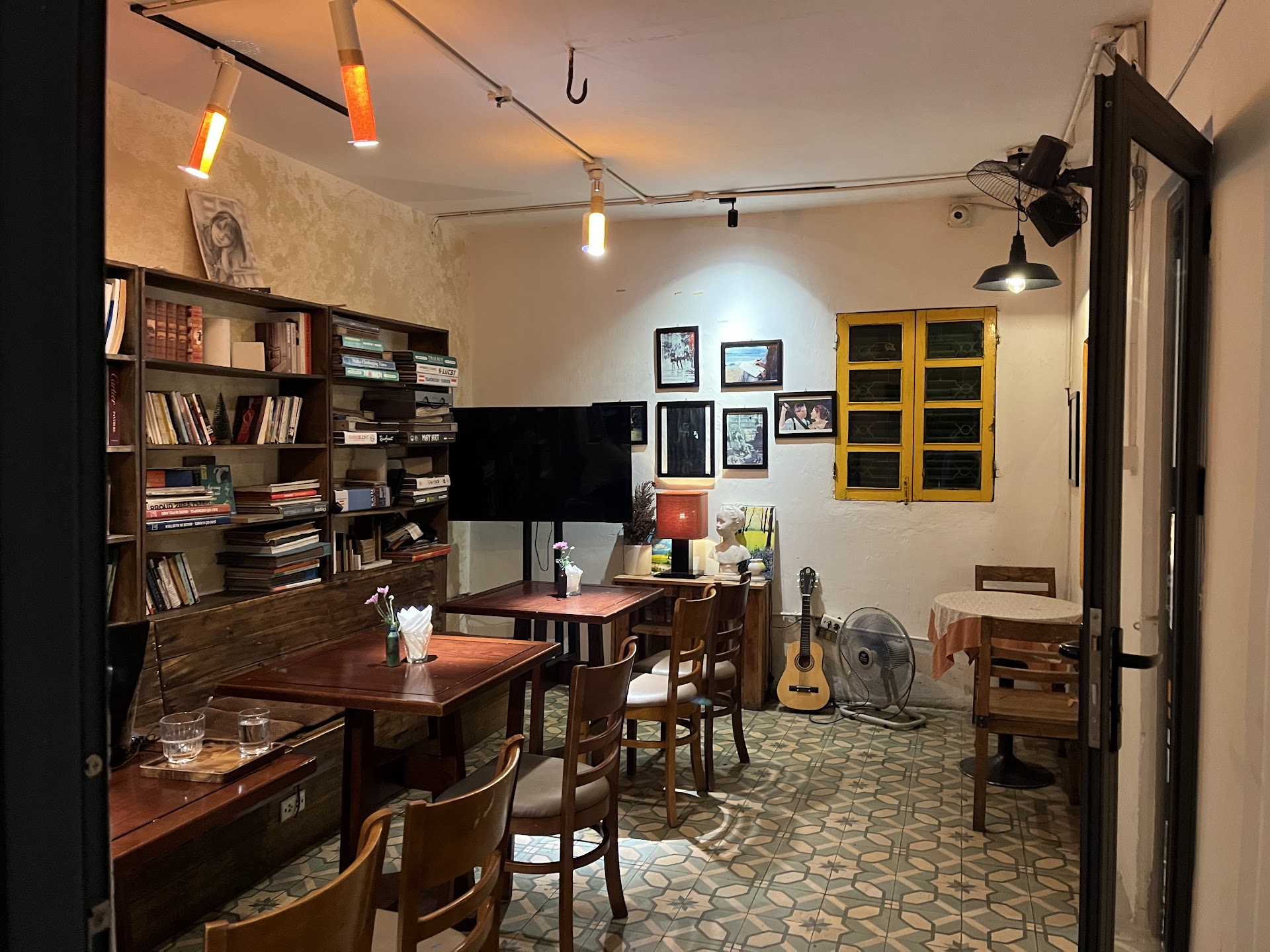 Couchsurfing Café (Nhà Lành)