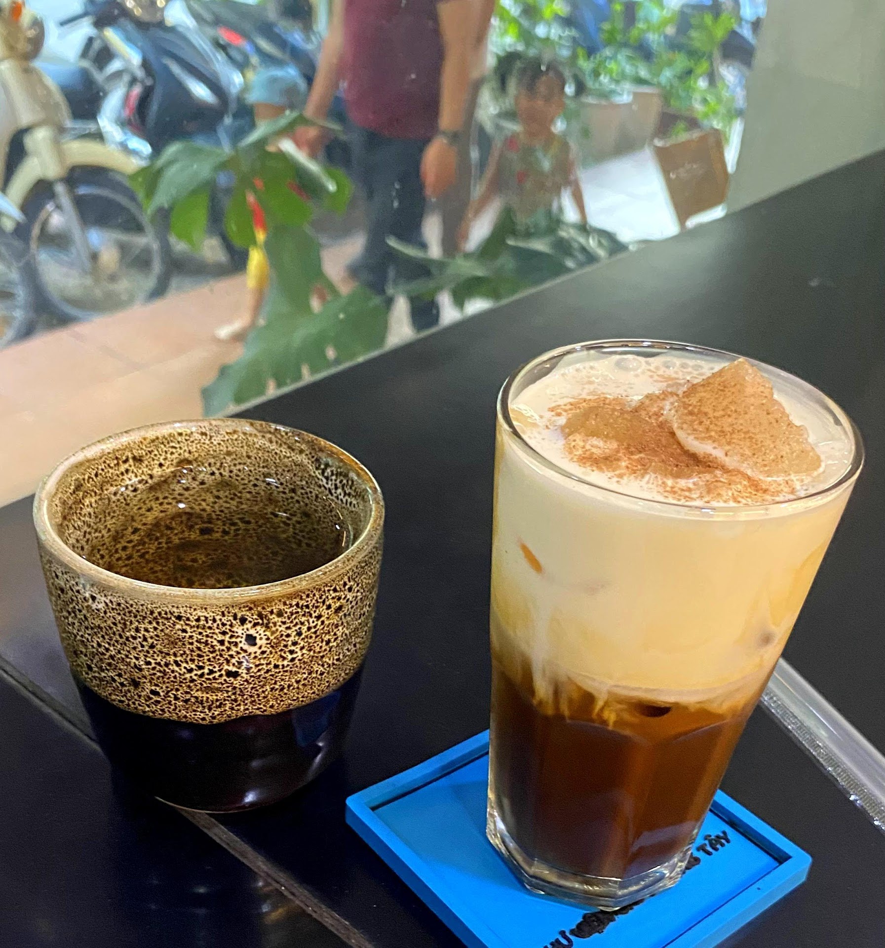 Café Thư Viện Sách Đông Tây