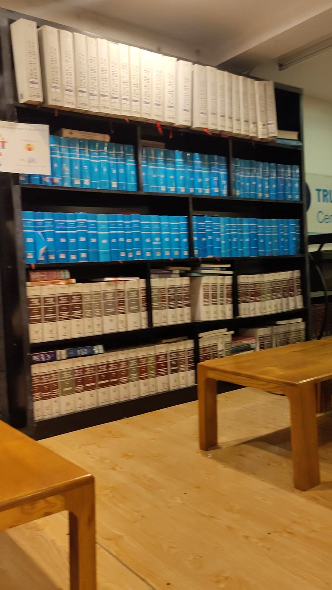 Café Thư Viện Sách Đông Tây