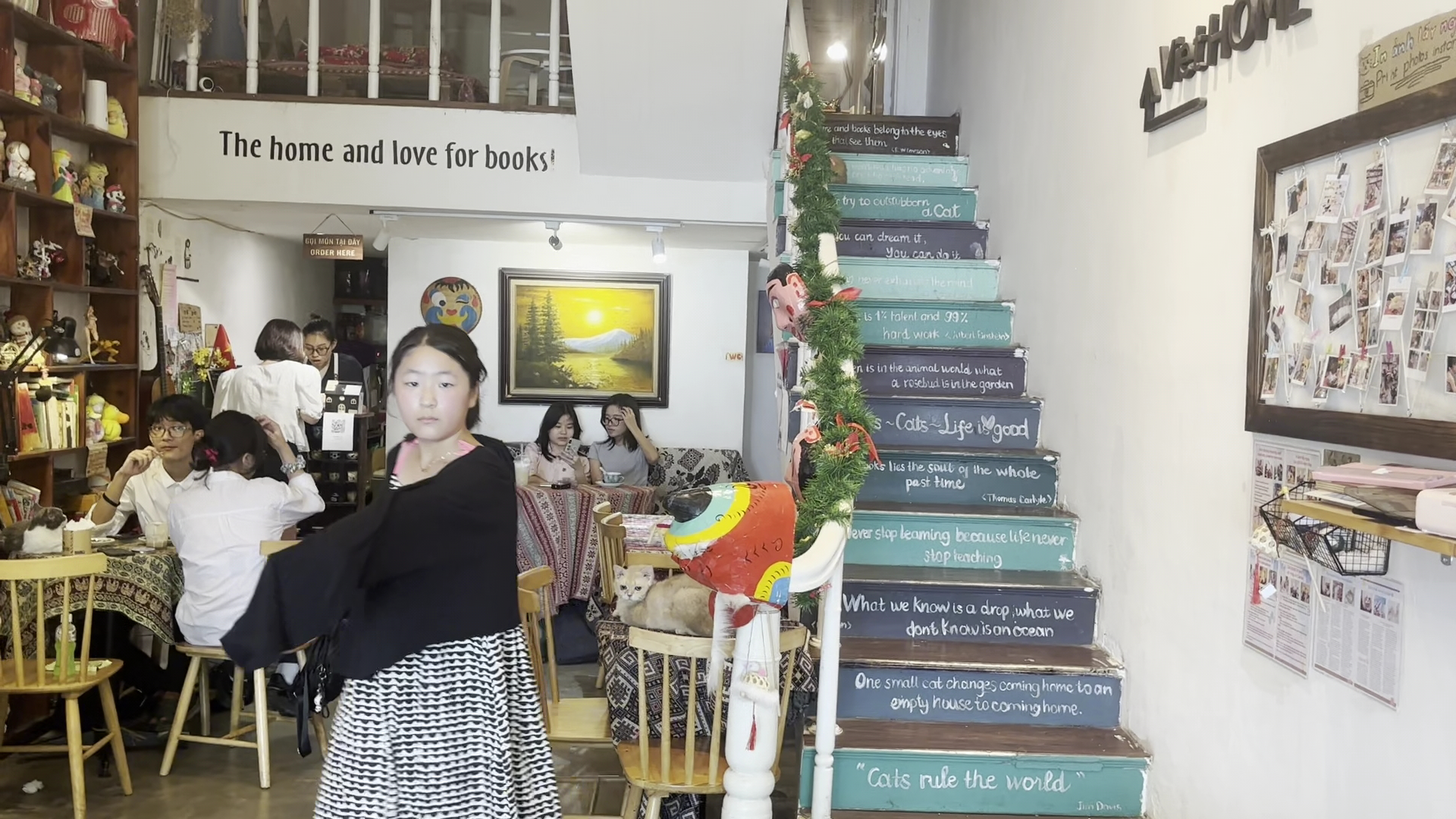 Oleoleo Coffee Books & Cats ( Cat coffee )