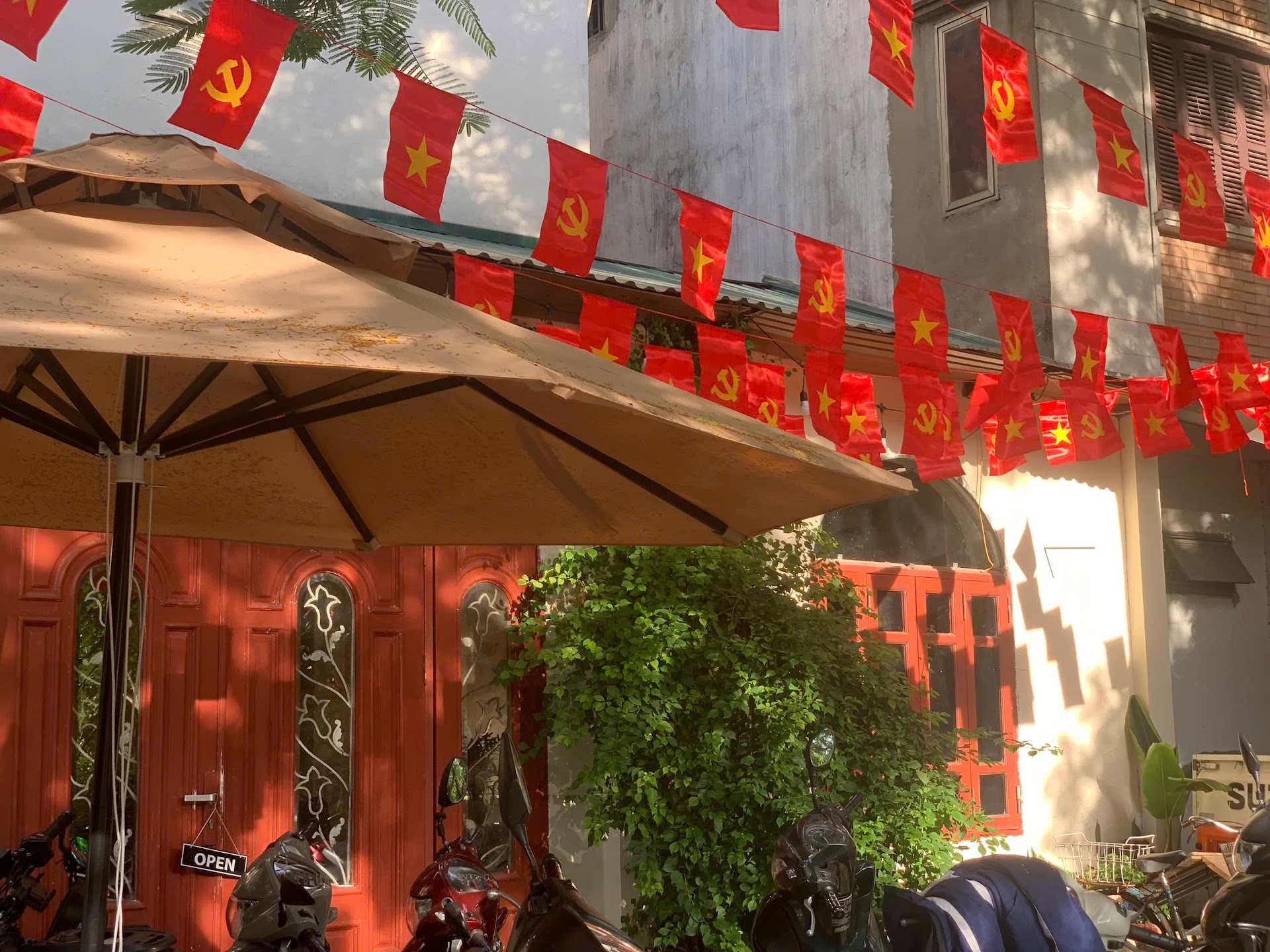 Mộc Miên bán cafe