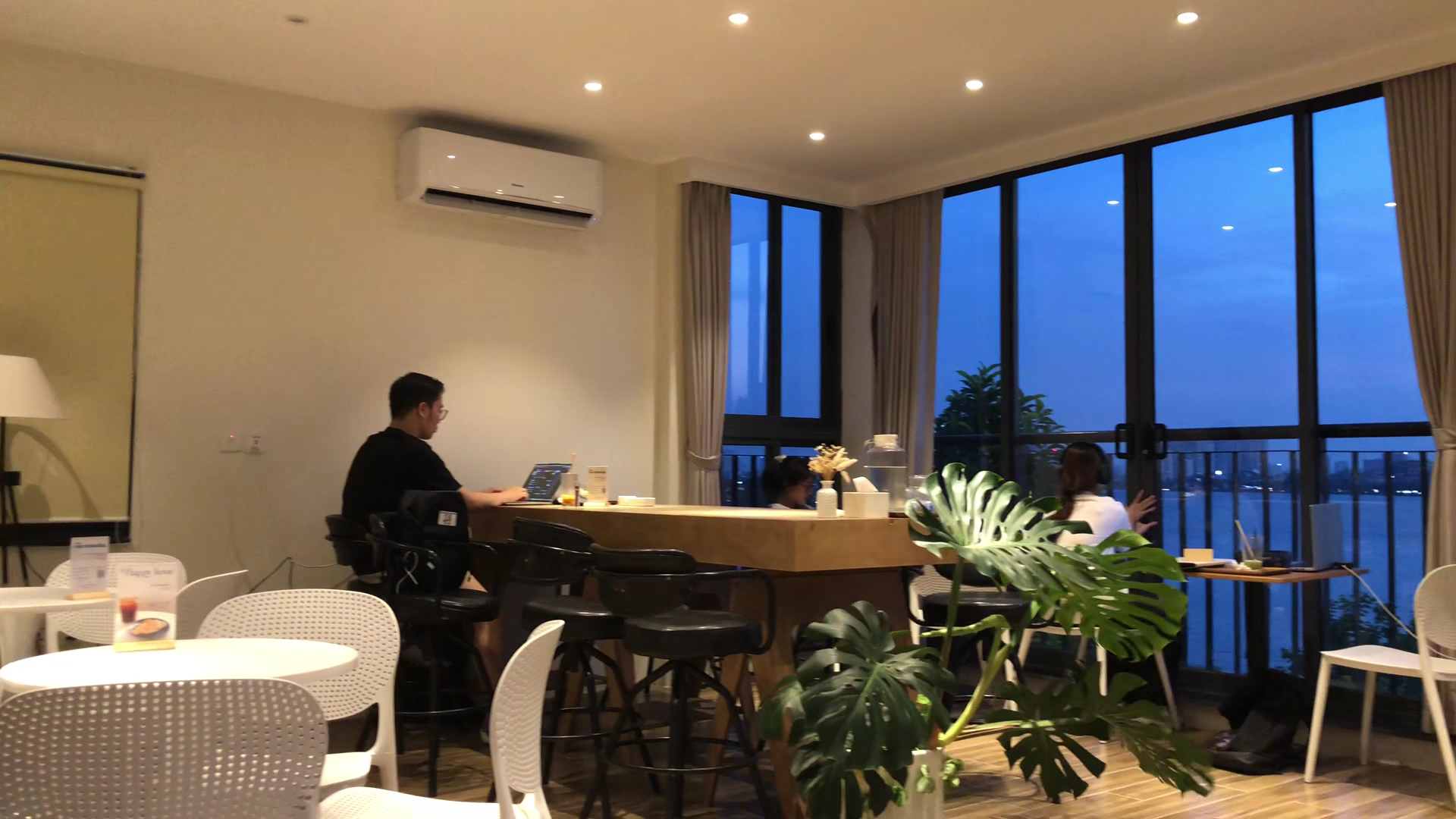 MEER Cafe & Terrace bar