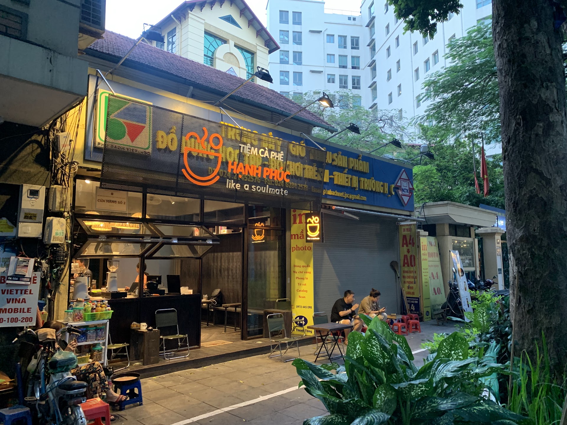 Tiệm Cà Phê Hạnh Phúc