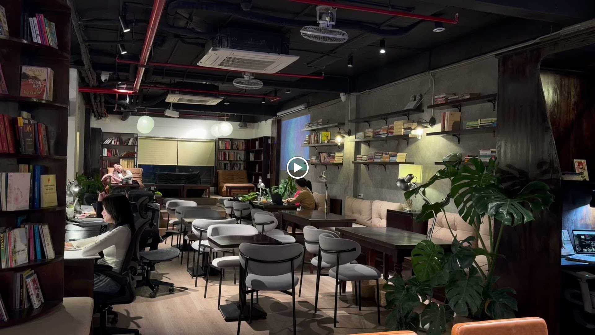 Study-ik Coworking Books Coffee