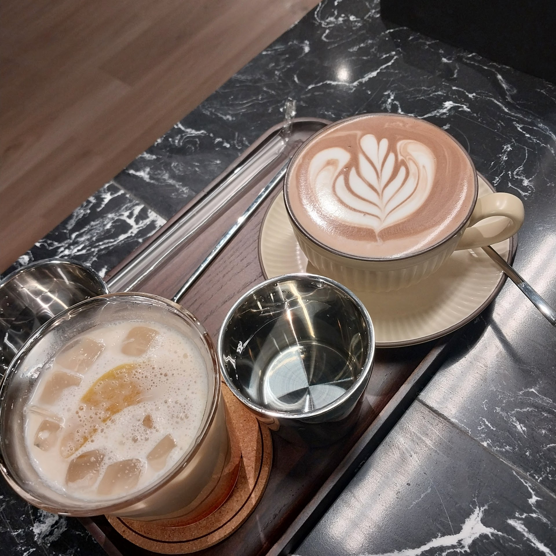 Study-ik Coworking Books Coffee