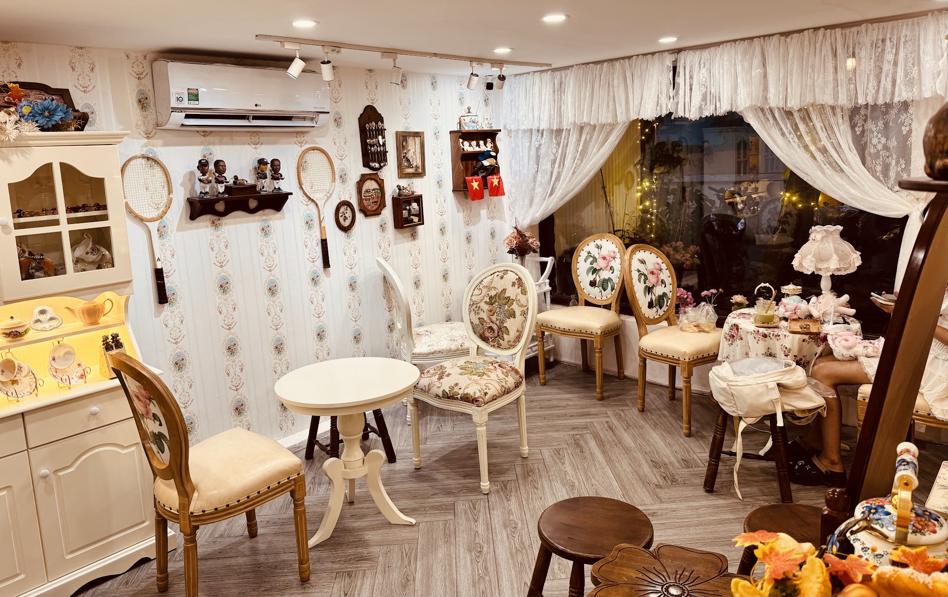 Kamilla flowers and cake- Tiệm bánh và cà phê