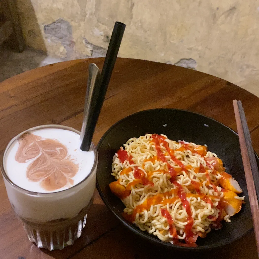 Tiệm Nhà Mình Cafe