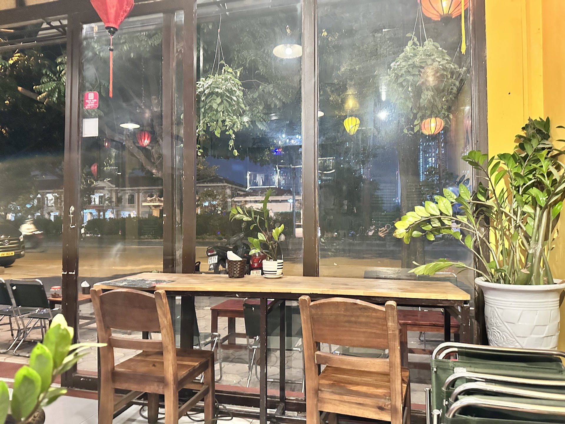 Tiệm Box Cafe