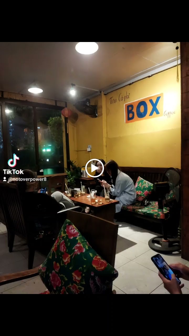 Tiệm Box Cafe