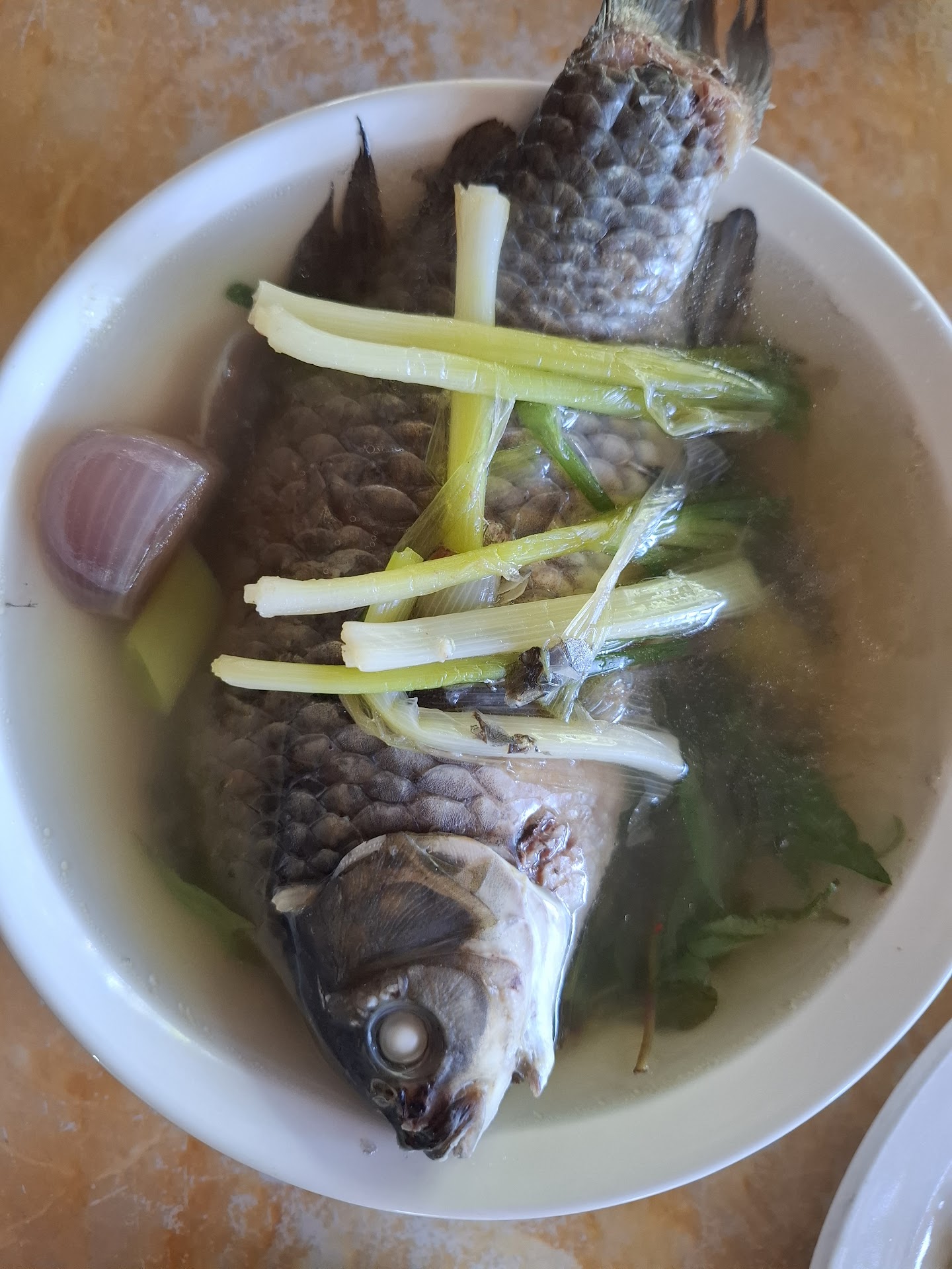 Quán nhậu Cây Me, Ăn cá diếc ngon