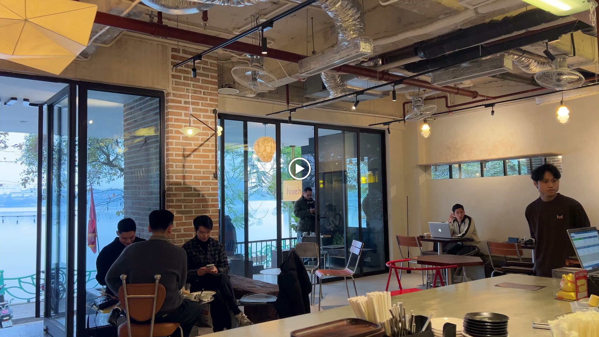 hivehub All Day Eatery, Coffee & Wine