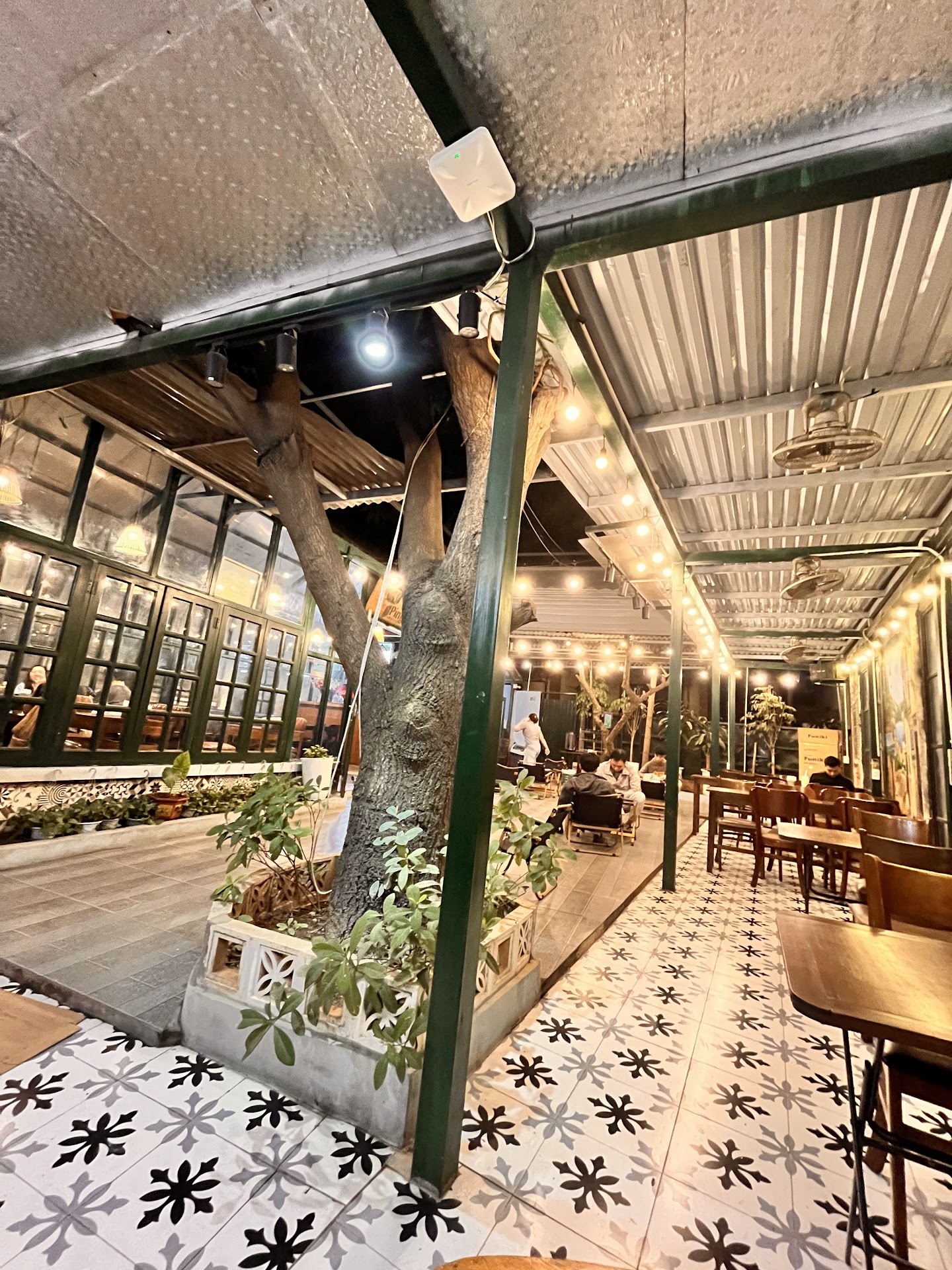 Lak Cafe Xanh Garden