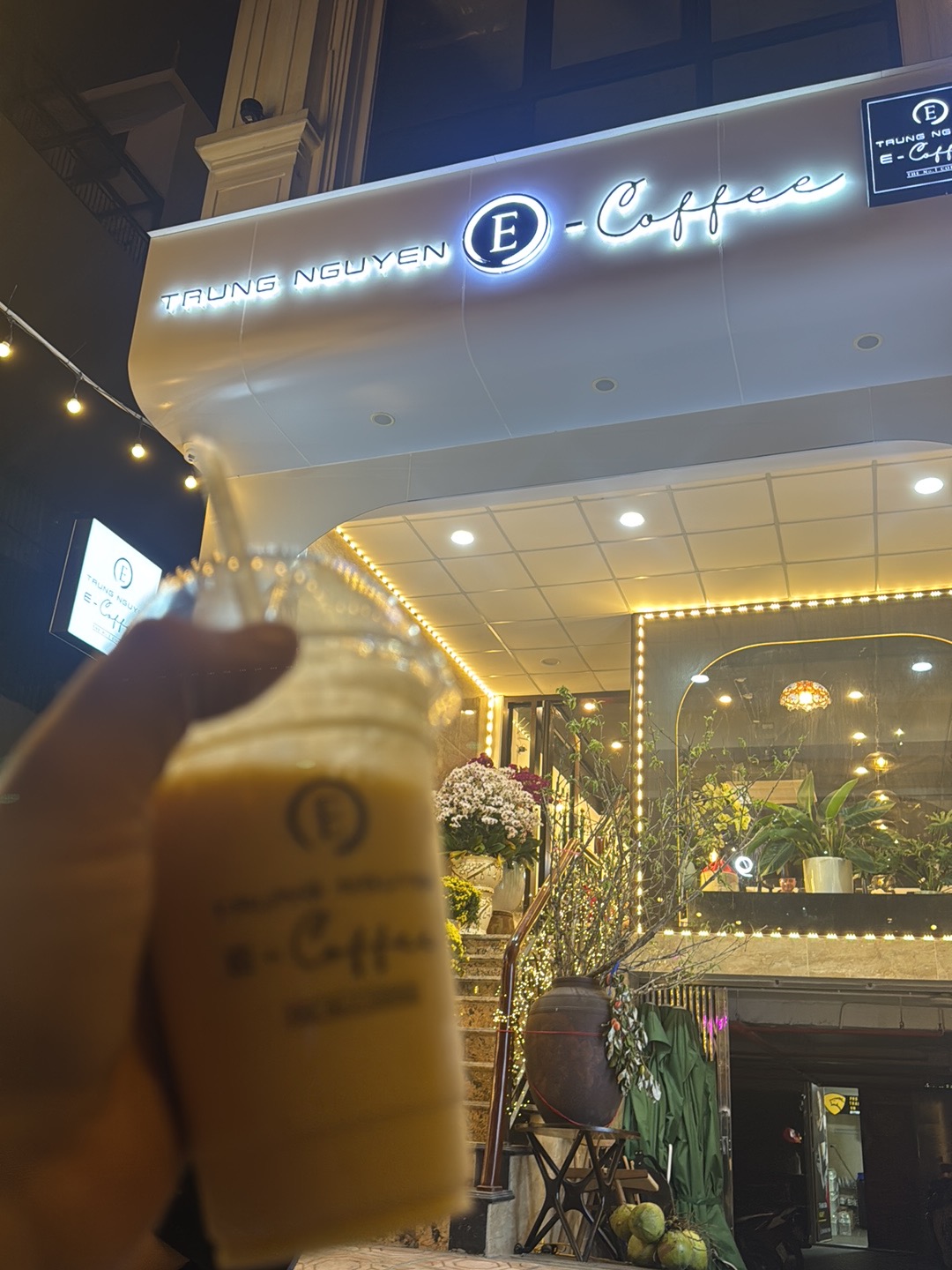 Trung nguyên E - coffee Hồng Tiến