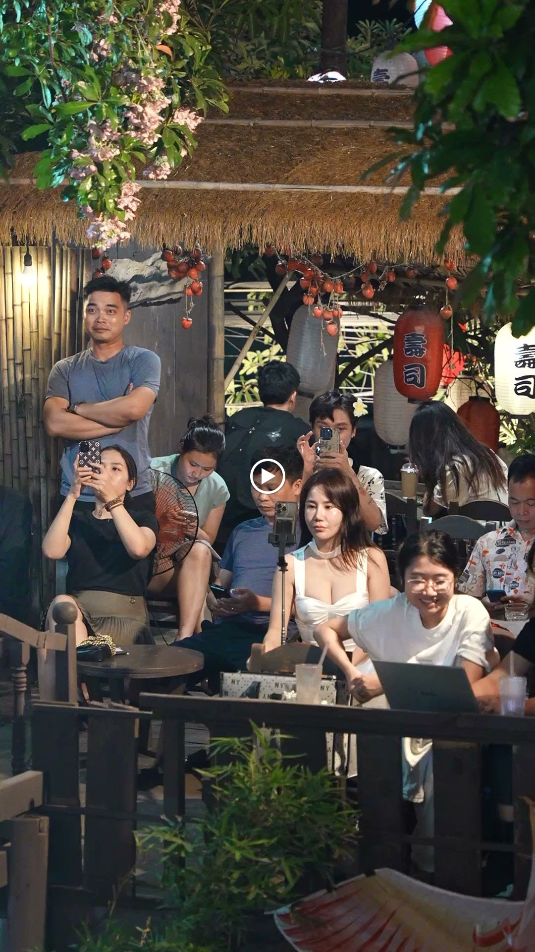 WAHA COFFEE - Cà phê cổ trang Hà Nội