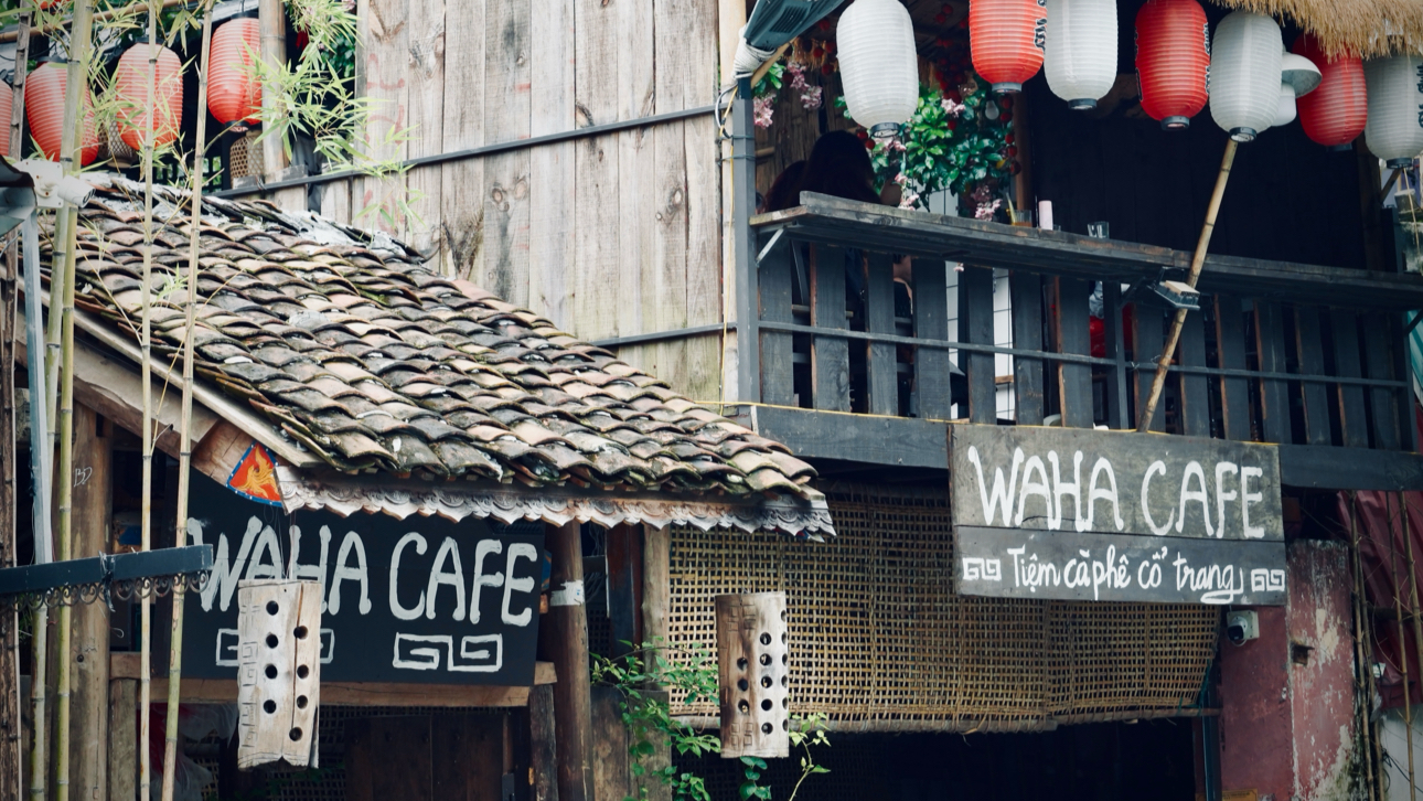 WAHA COFFEE - Cà phê cổ trang Hà Nội