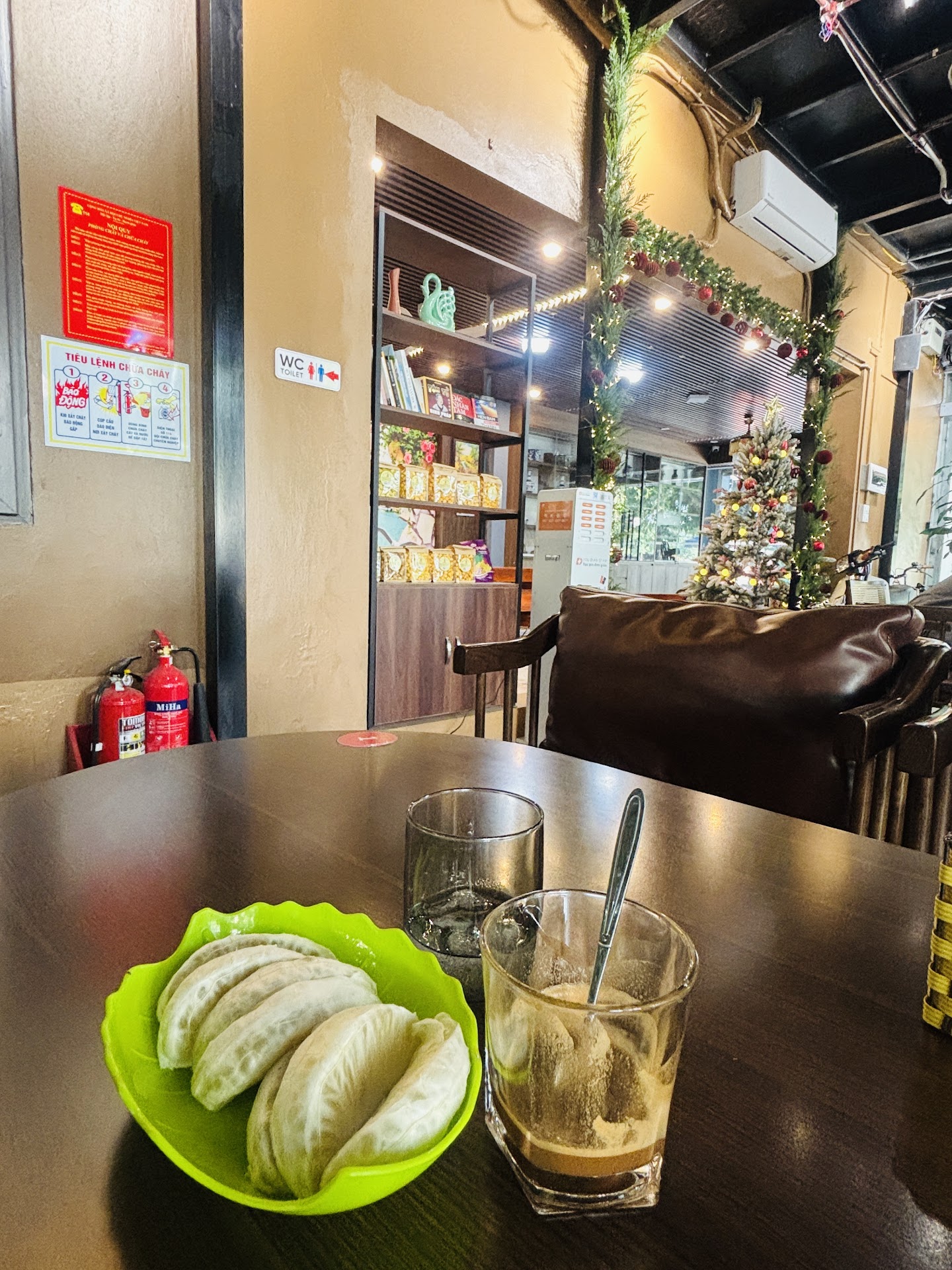 Cafe Bến Chờ