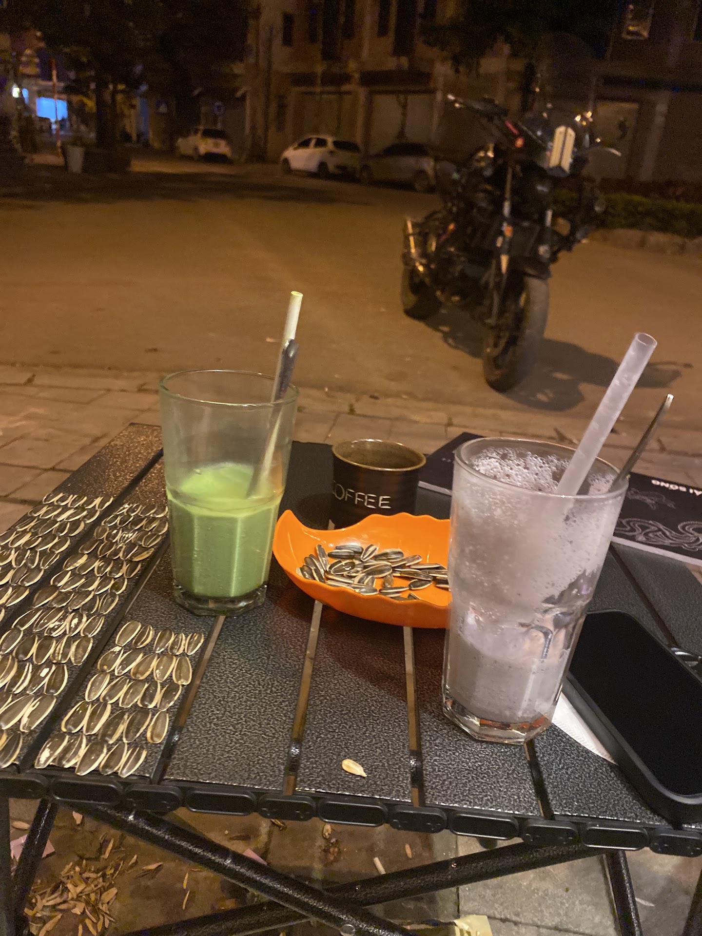 Tiệm Nước Phải Sống