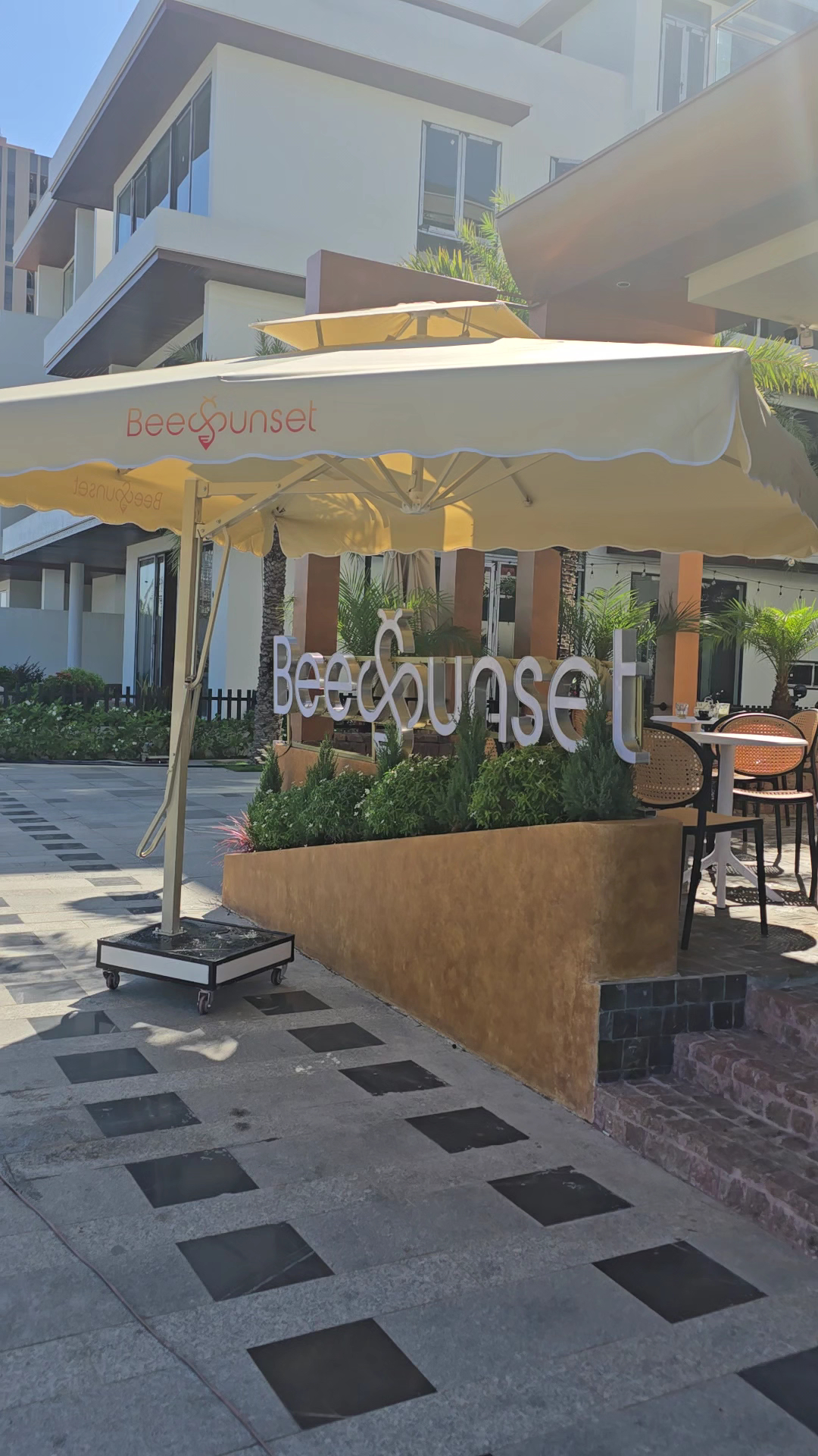 Bee Sunset - Coffee and More