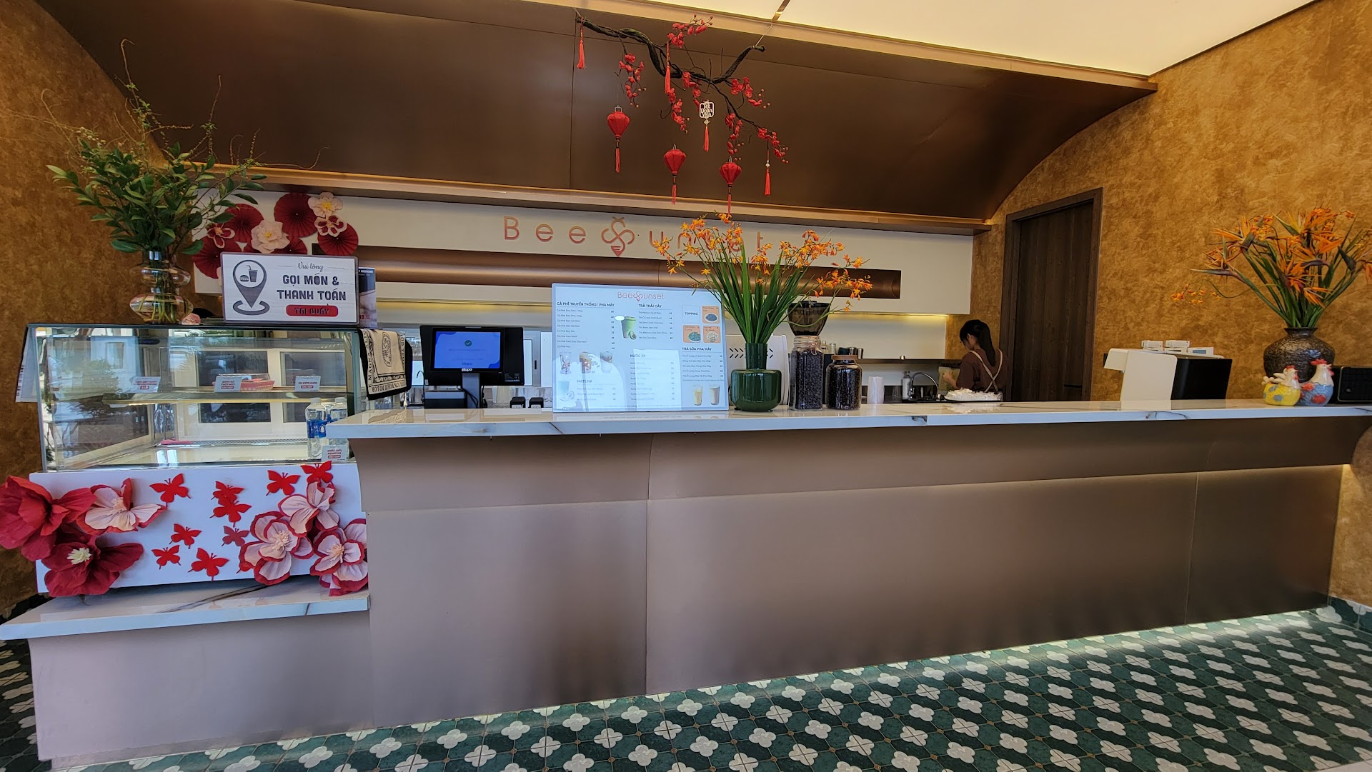 Bee Sunset - Coffee and More