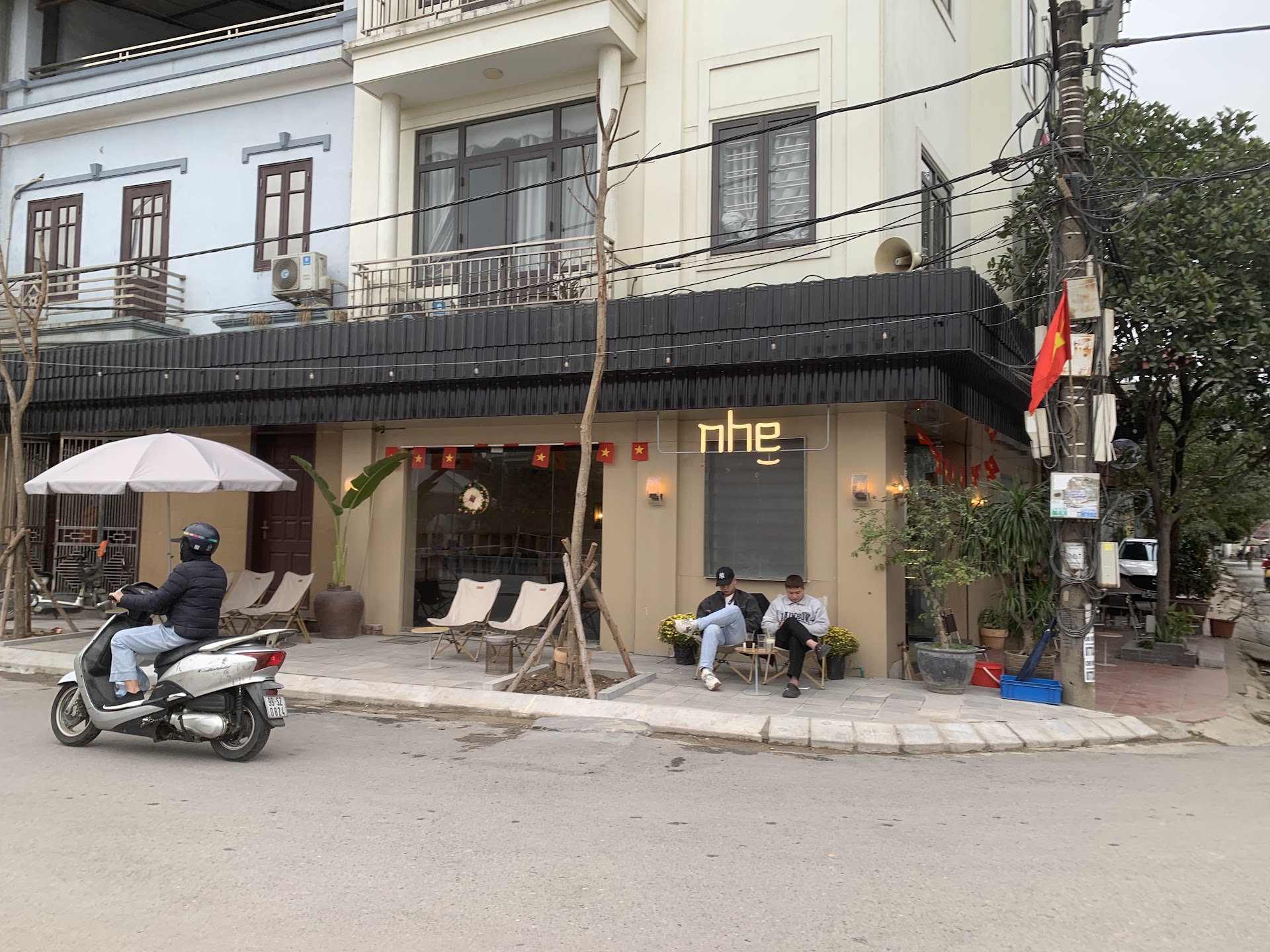 nhẹ cafe - Đền Đô