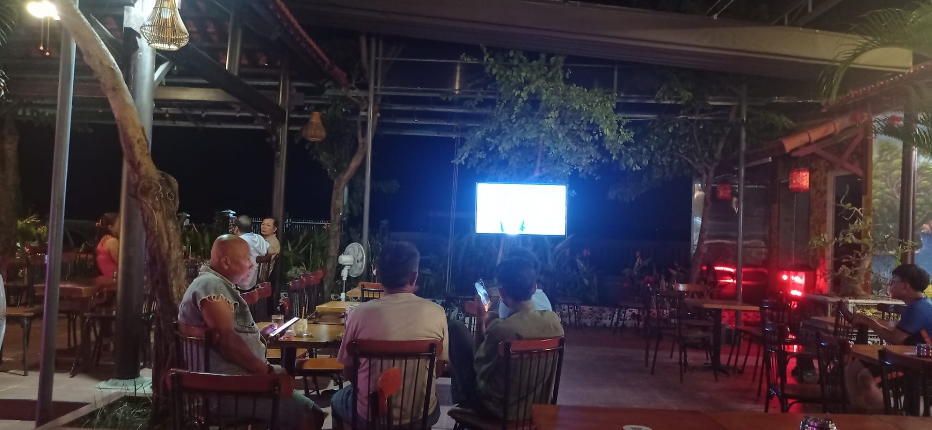 Đất Quảng Café