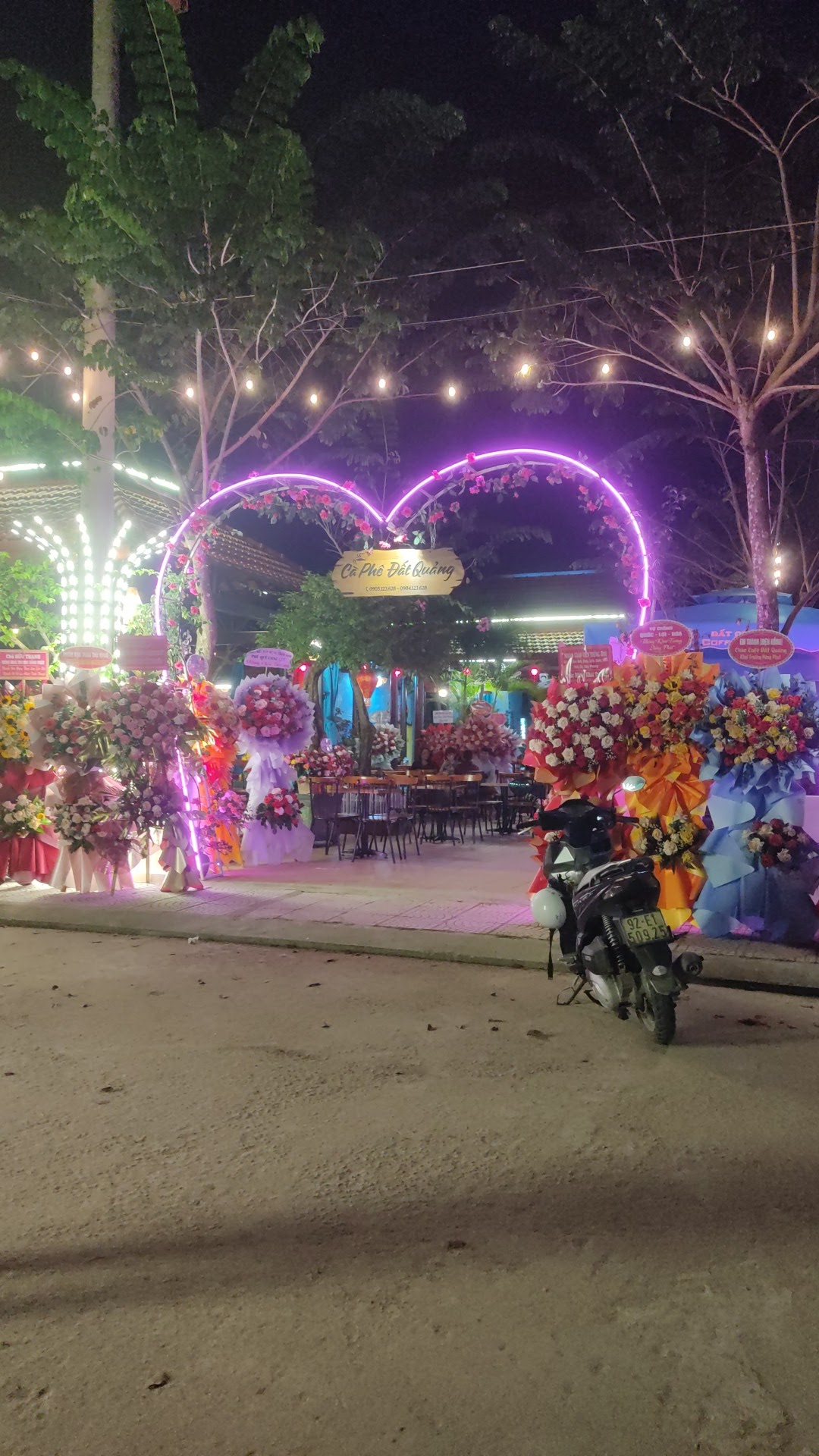 Đất Quảng Café