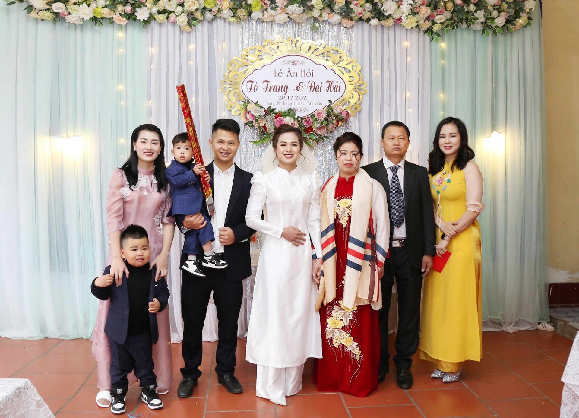 Bia Hơi Bắc Sông Hồng Ông Sen - Bà Nghĩa