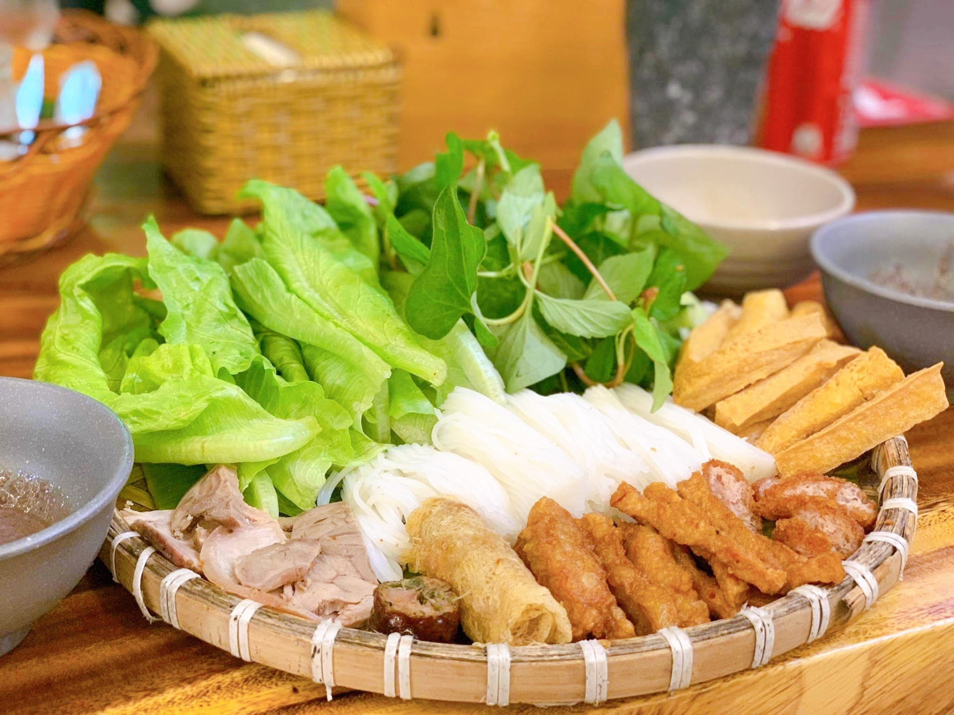 Bia Hơi Bắc Sông Hồng Ông Sen - Bà Nghĩa